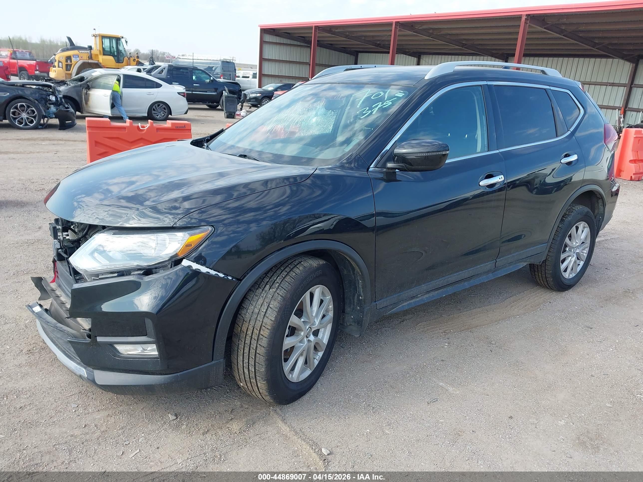 NISSAN ROGUE image 2