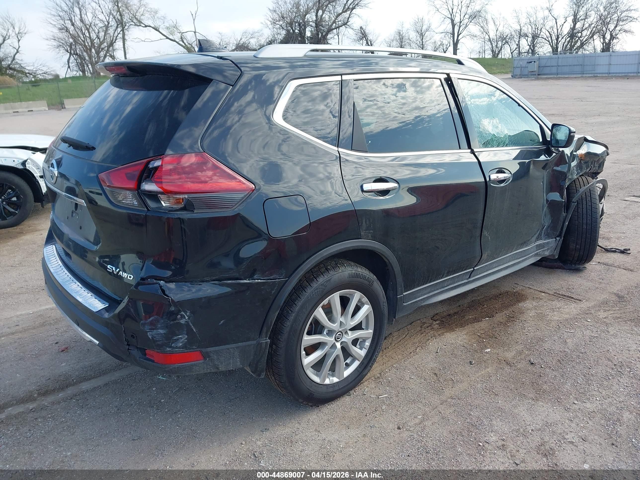 NISSAN ROGUE image 4