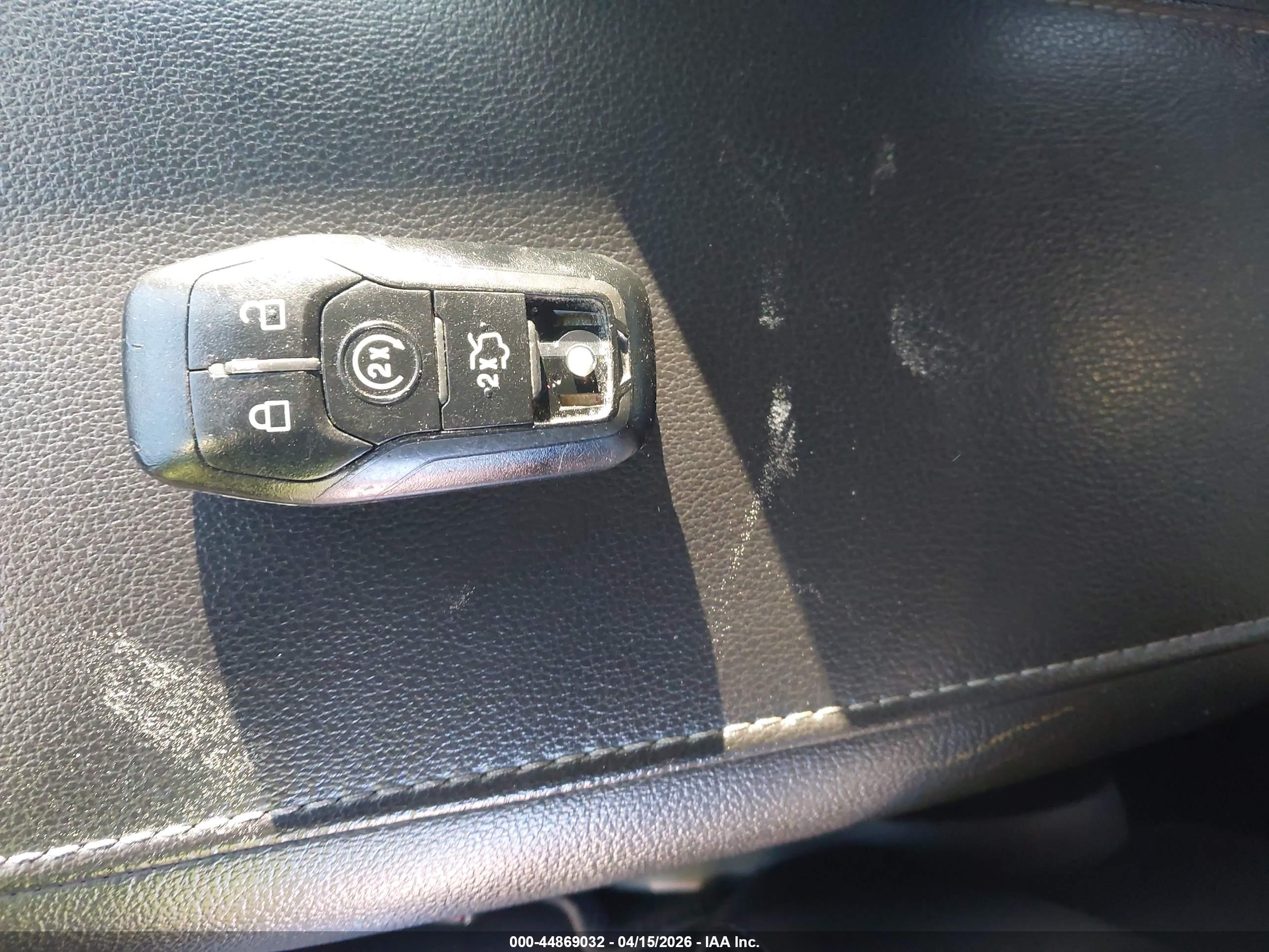 FORD FUSION image 11