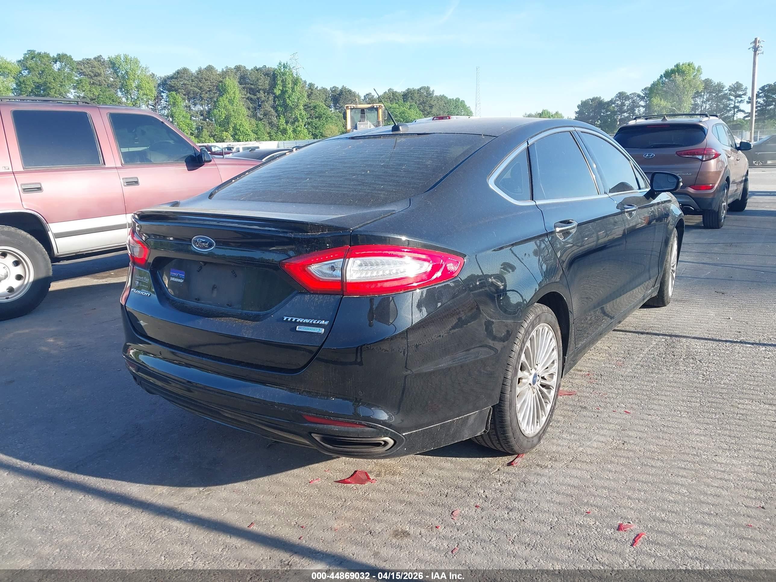 FORD FUSION image 4