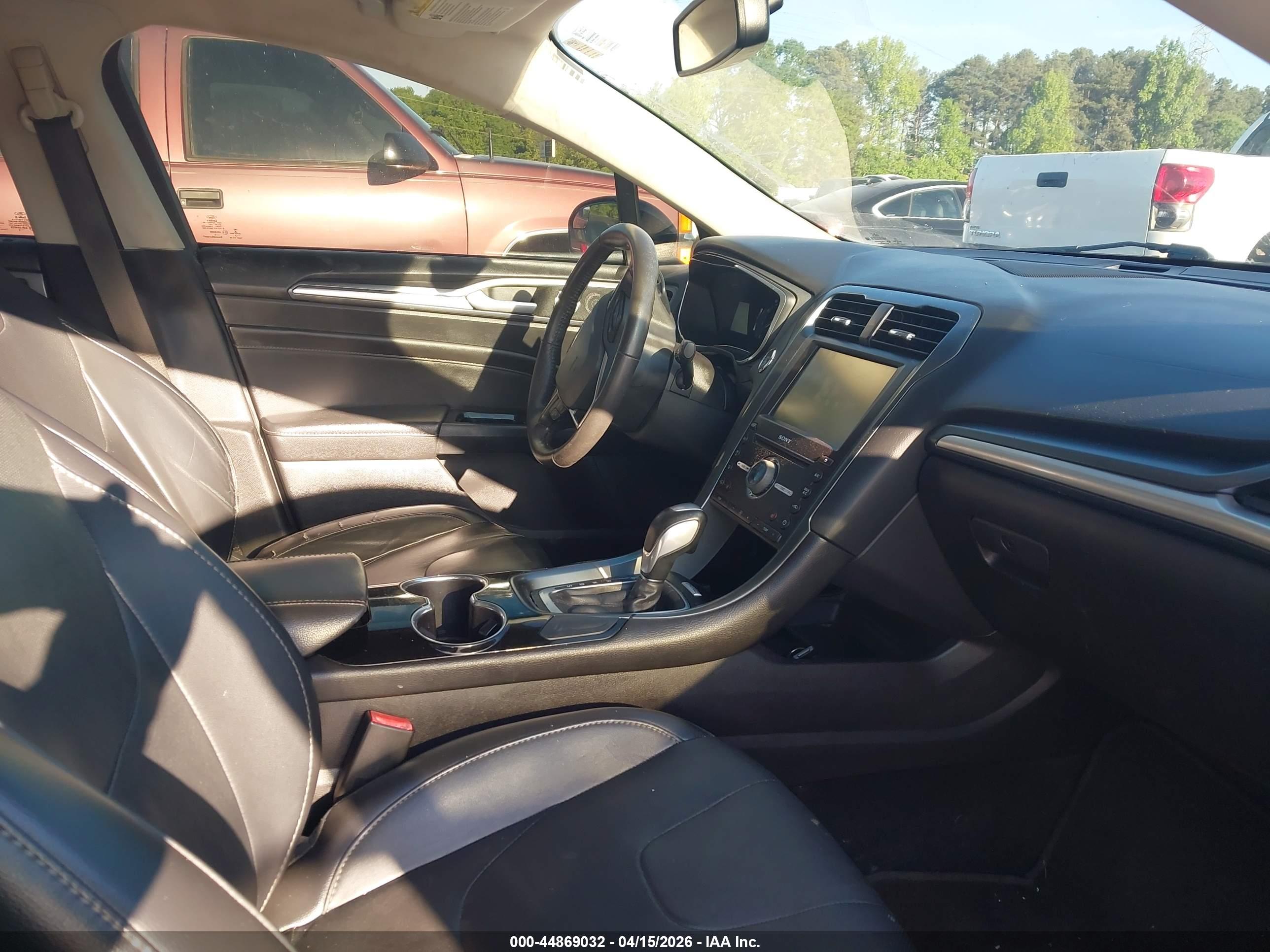 FORD FUSION image 5
