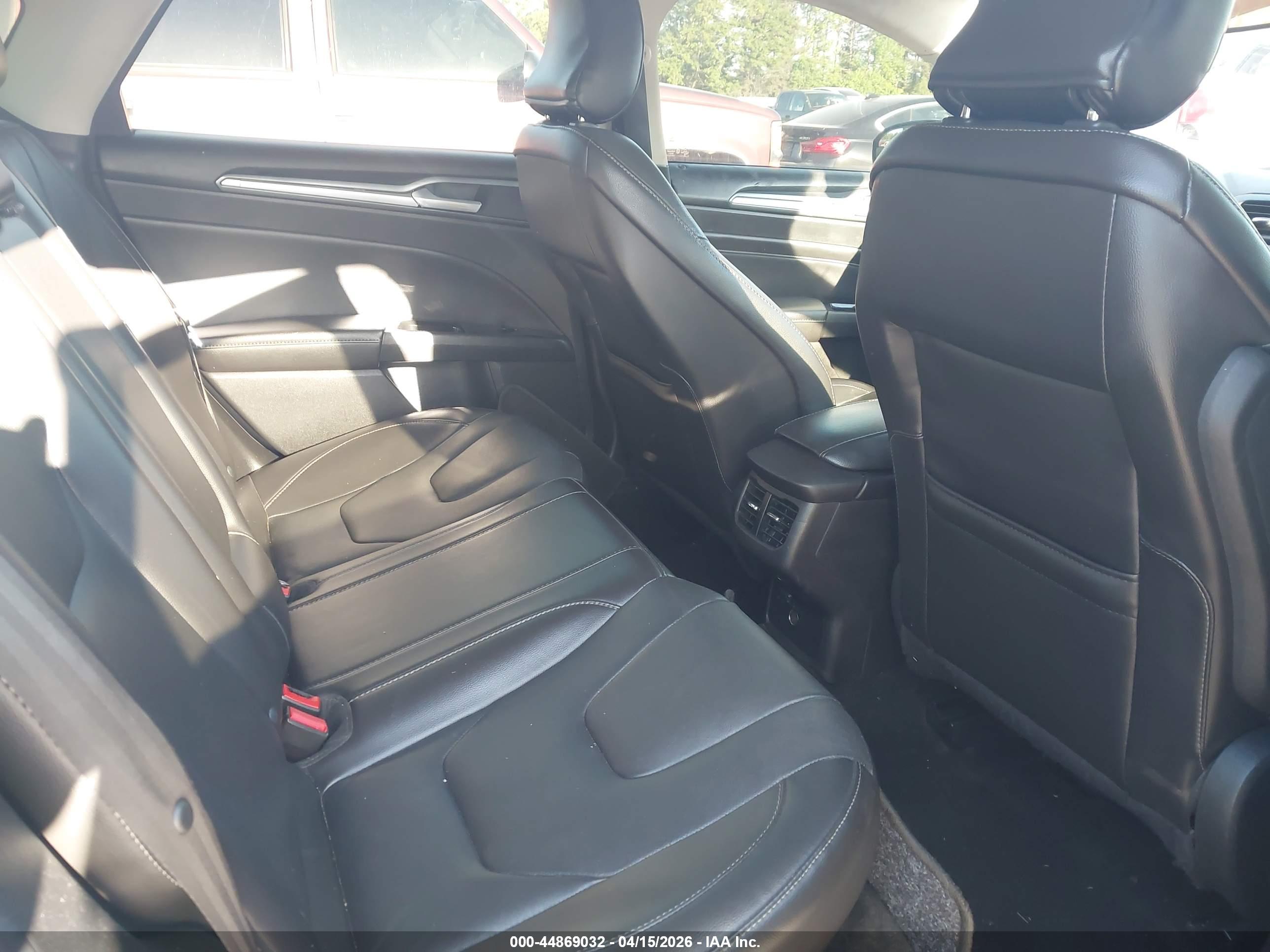 FORD FUSION image 8