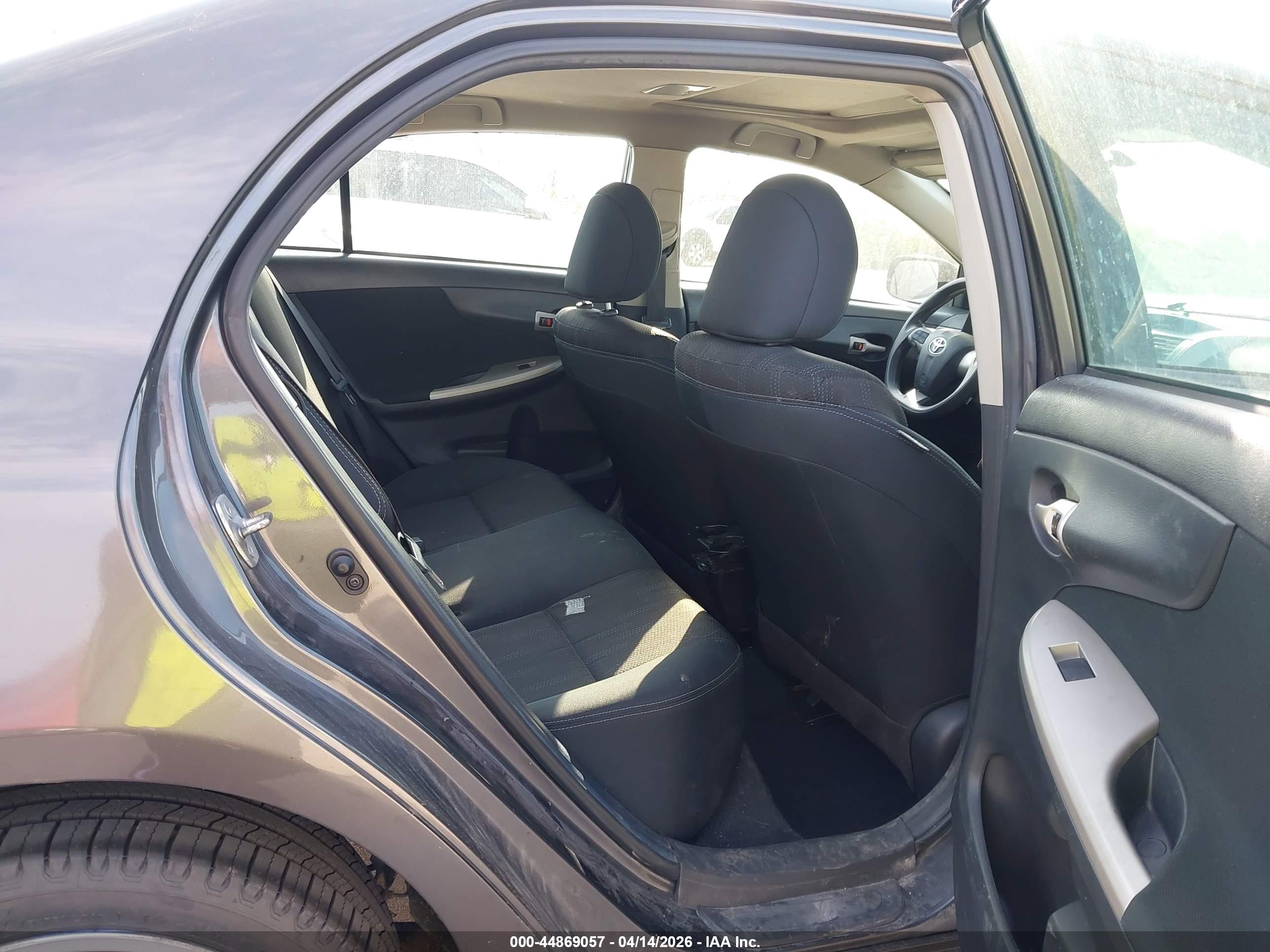 TOYOTA COROLLA image 8