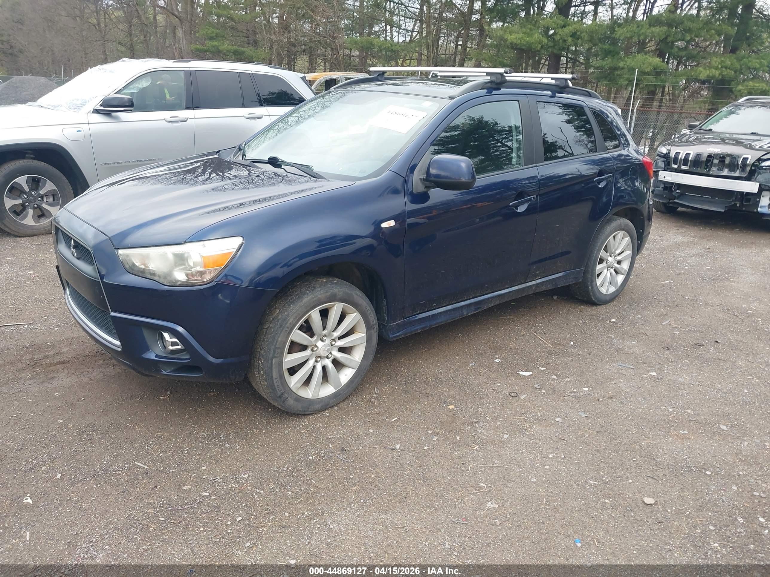 MITSUBISHI OUTLANDER image 2