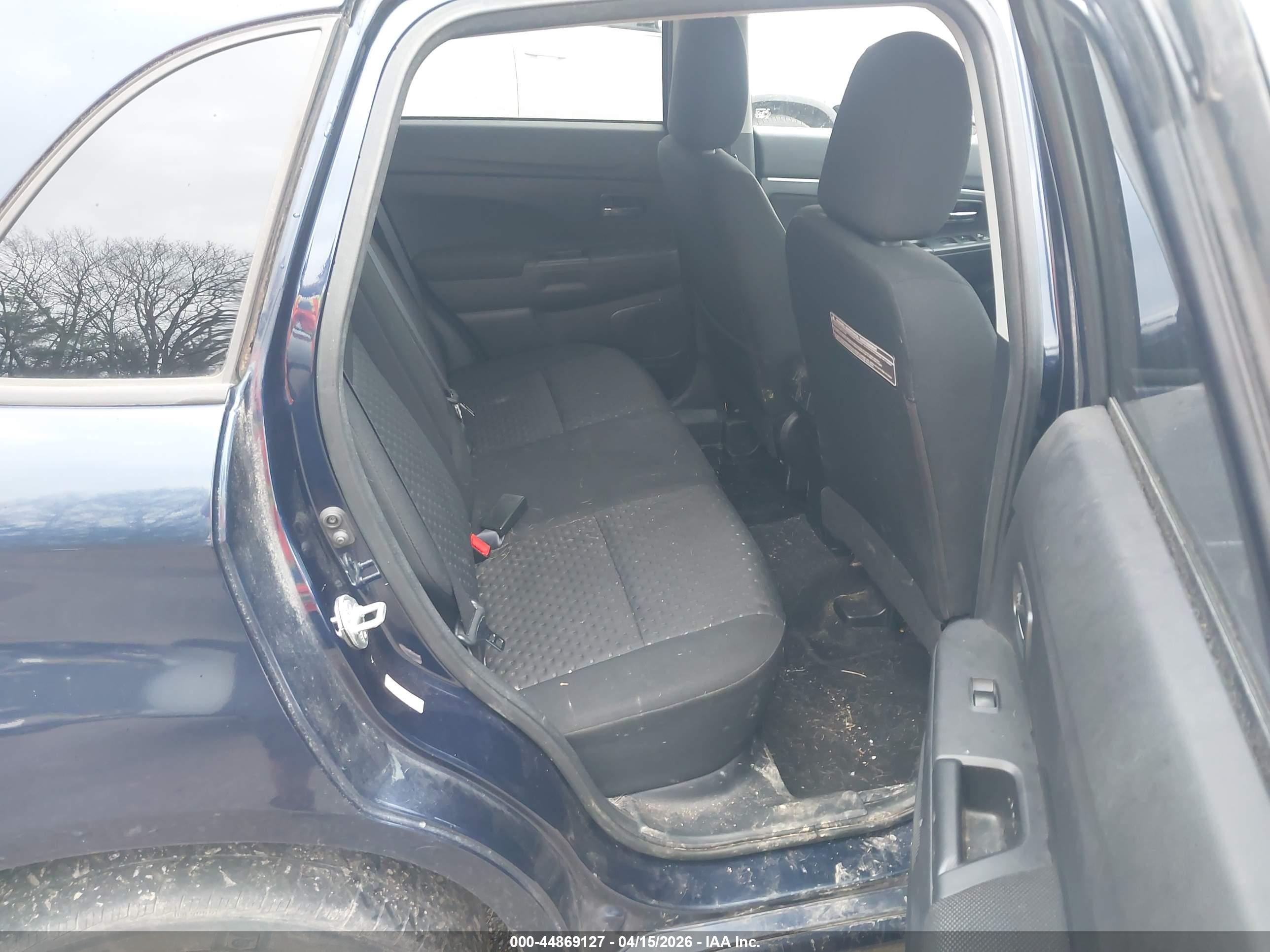 MITSUBISHI OUTLANDER image 8