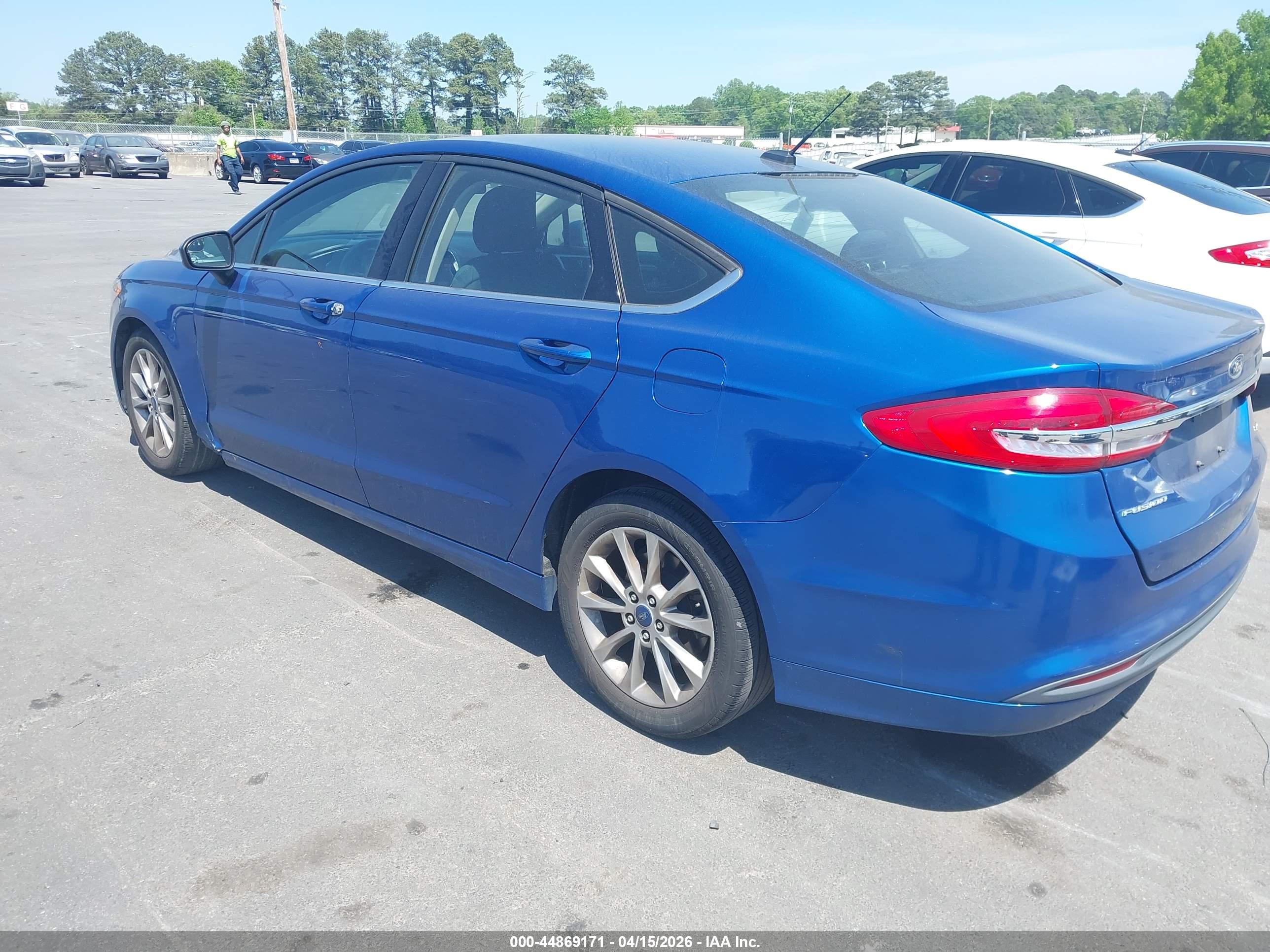 FORD FUSION image 3