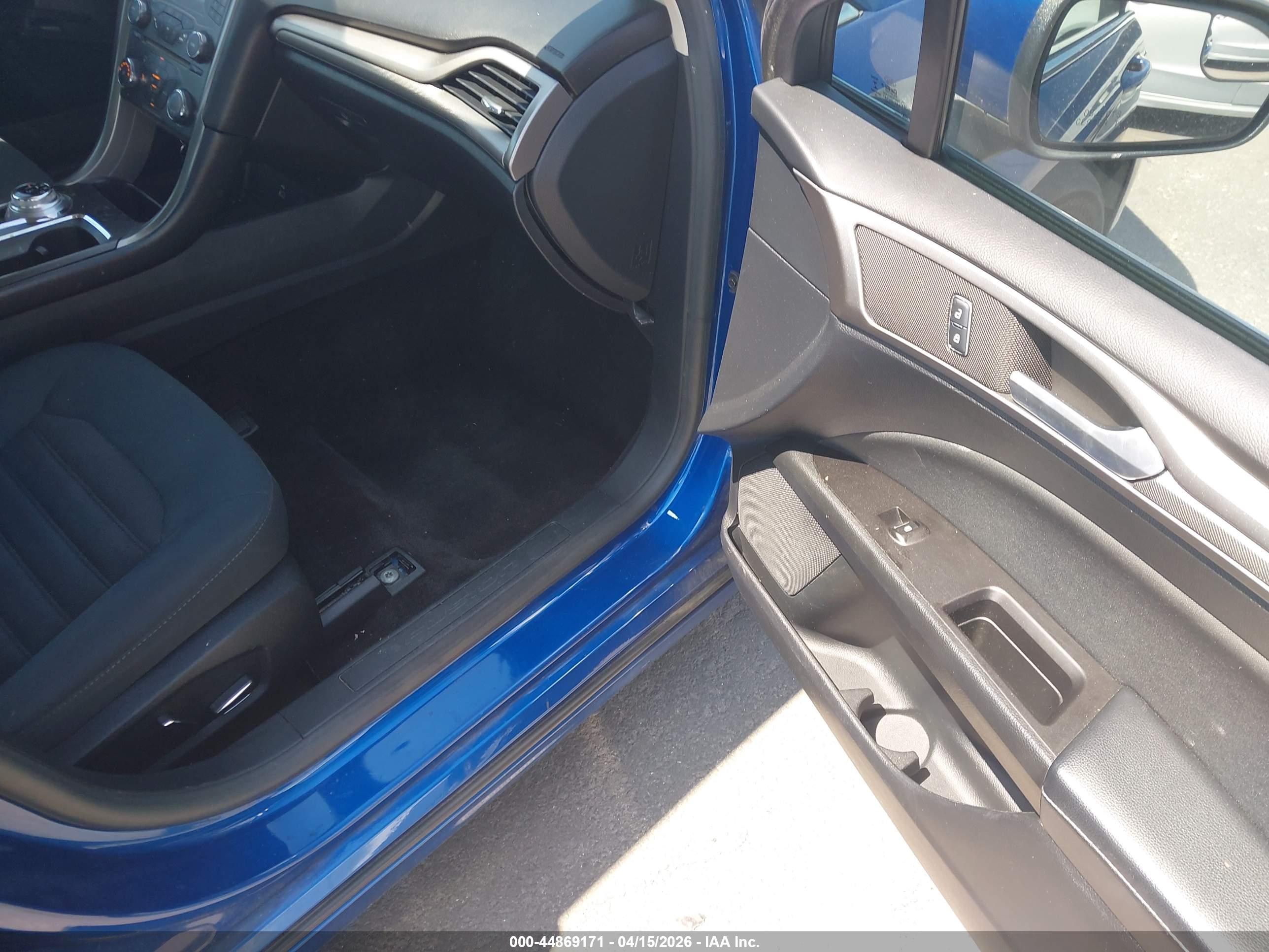 FORD FUSION image 5