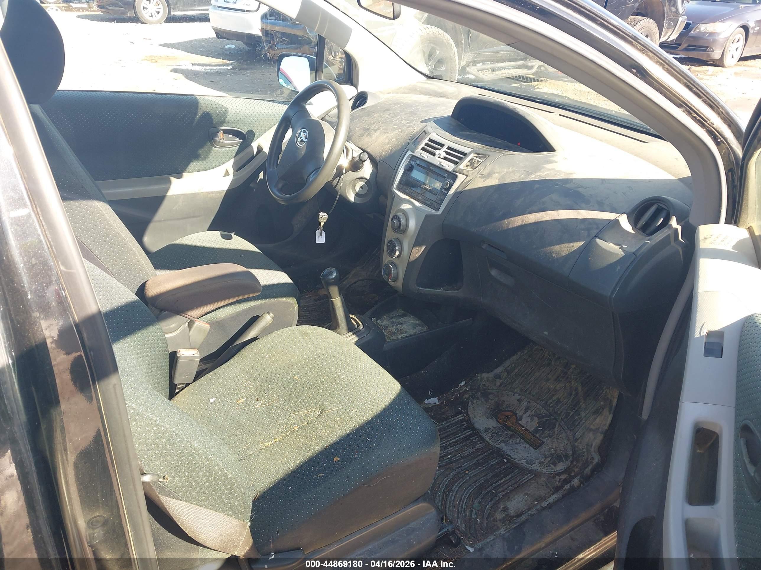 TOYOTA YARIS image 5