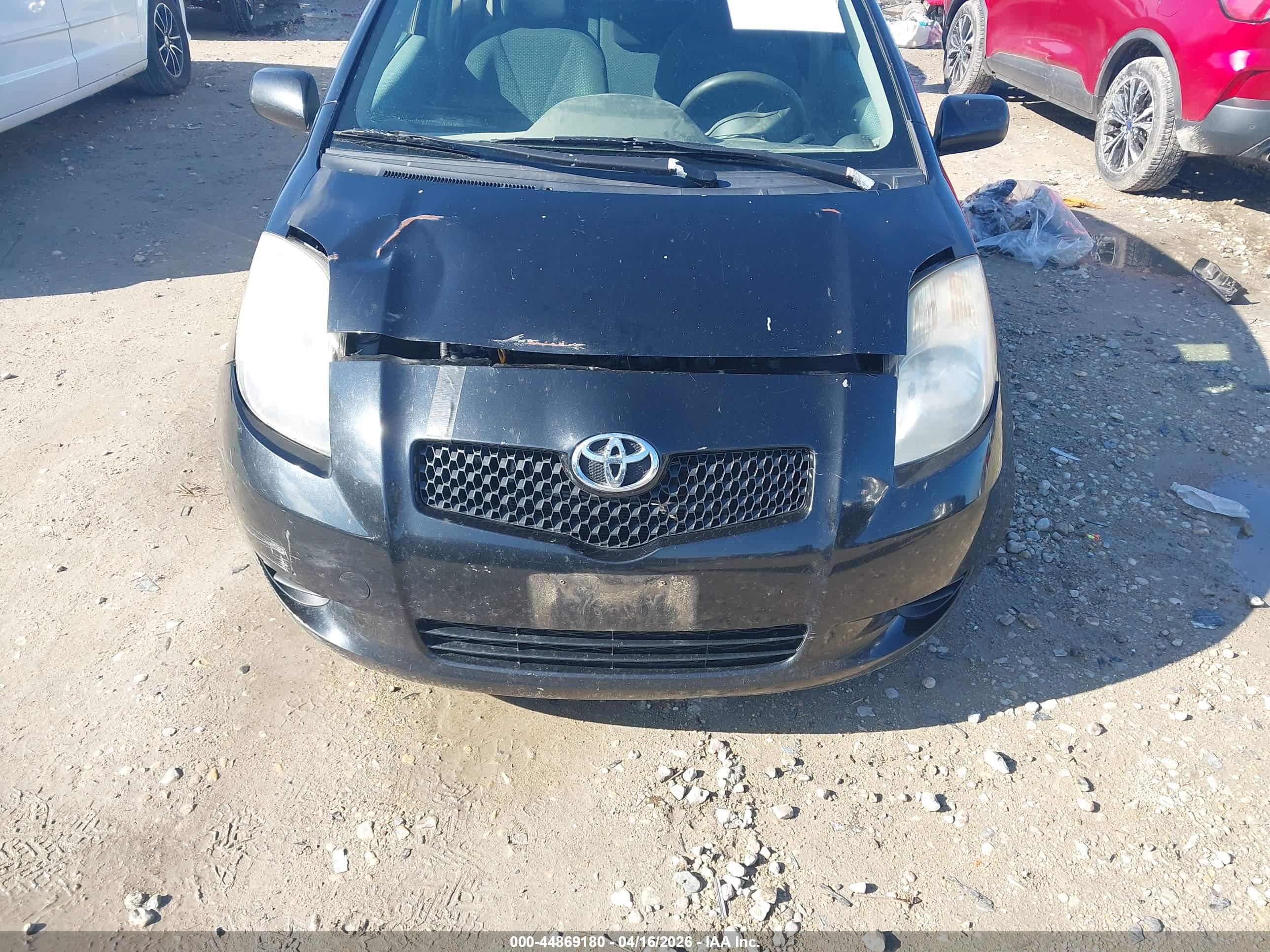TOYOTA YARIS image 6