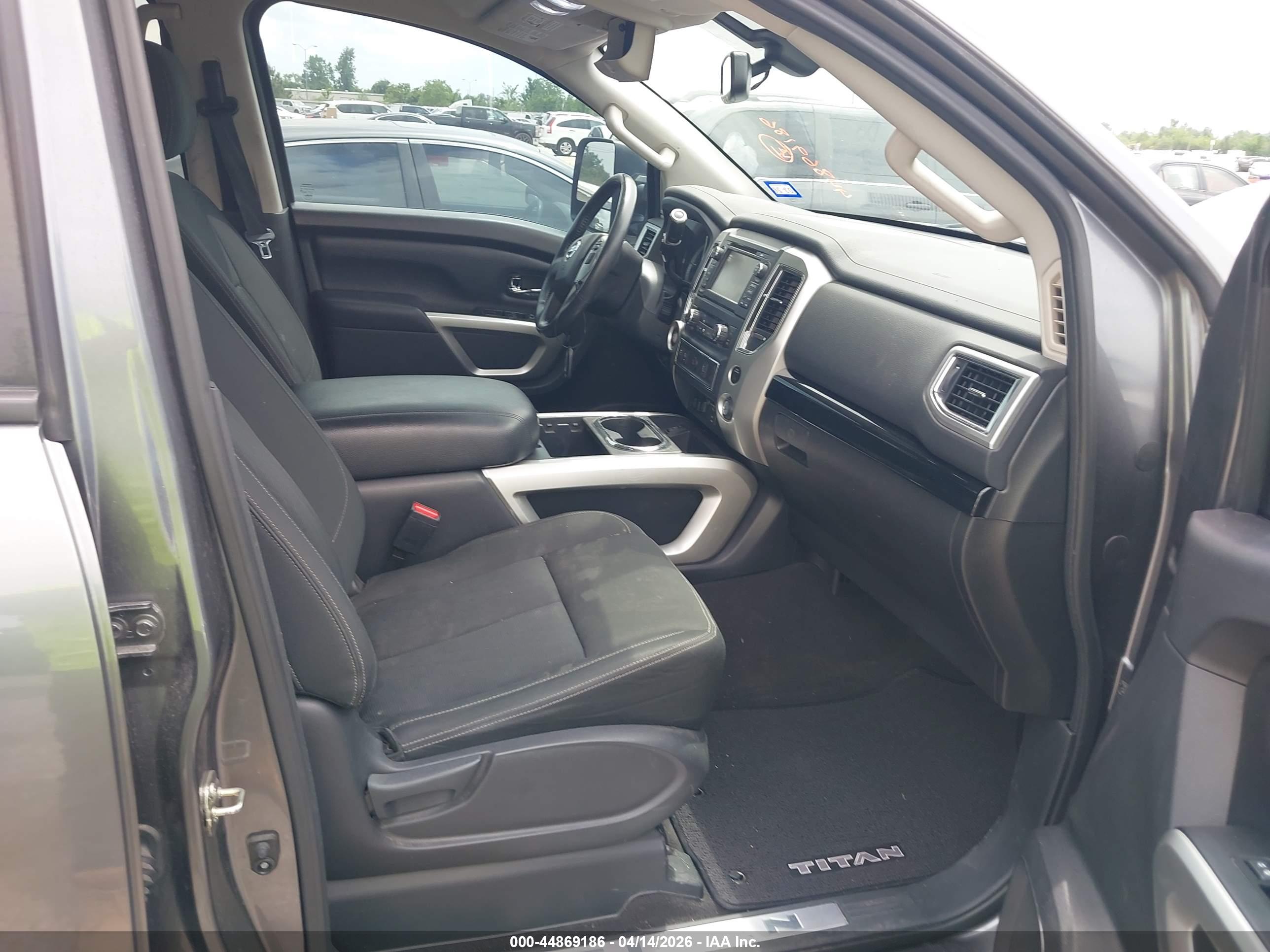 NISSAN TITAN image 5
