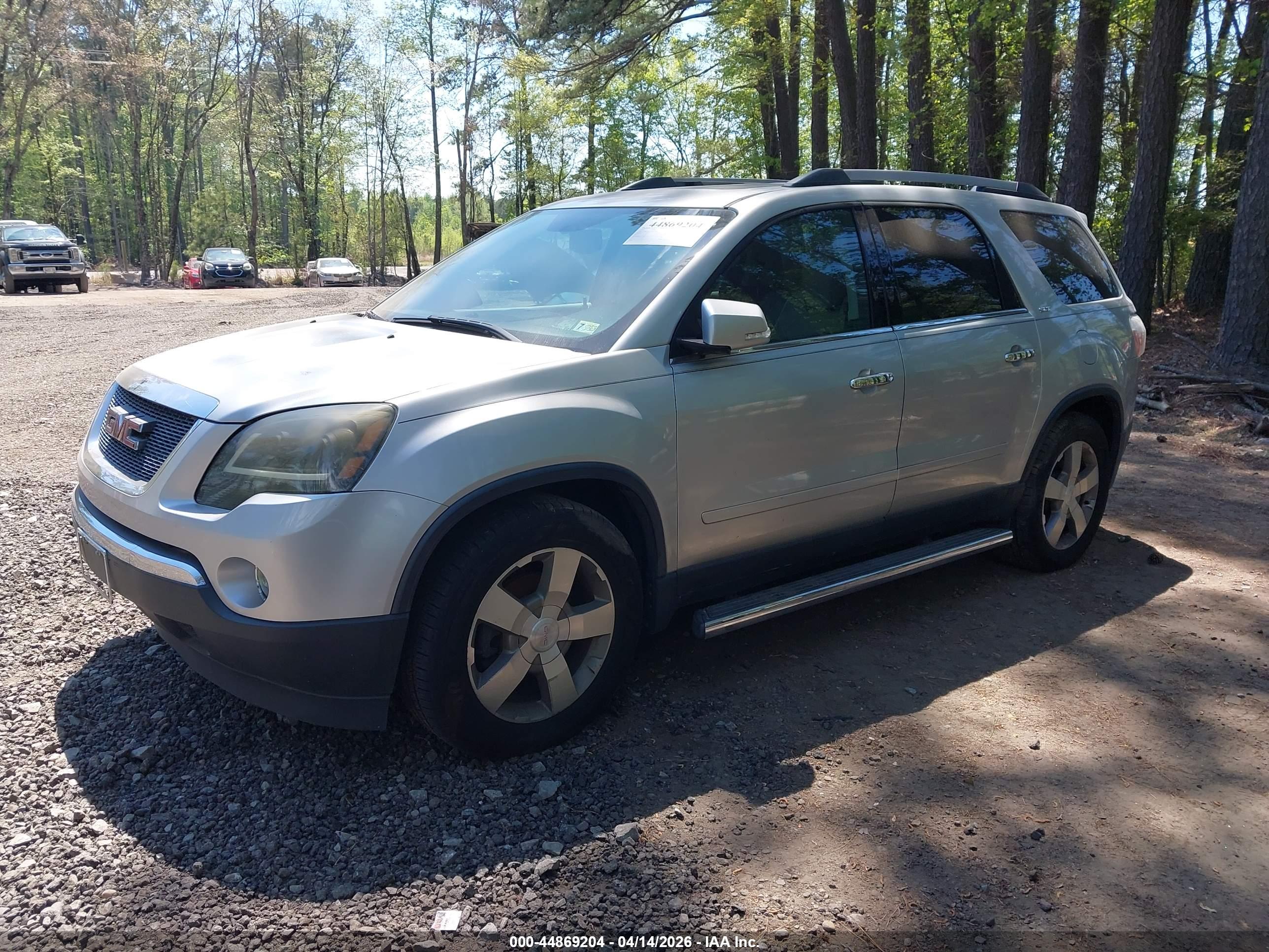 GMC ACADIA image 2