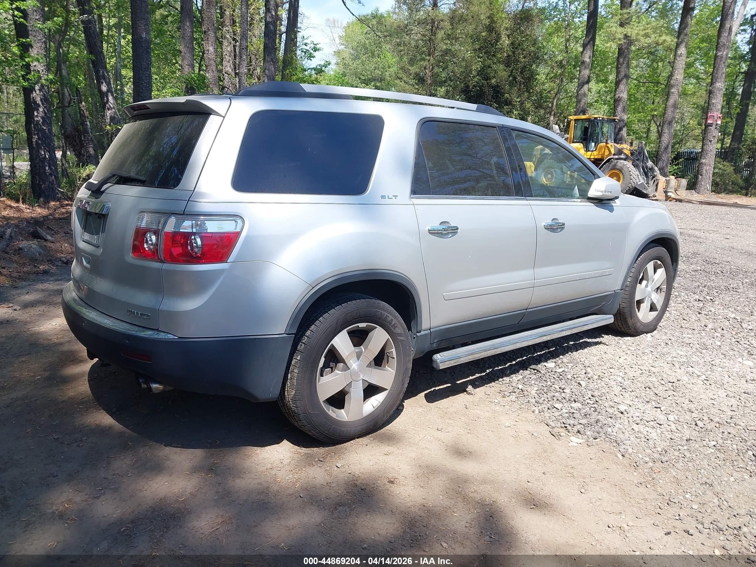 GMC ACADIA image 4