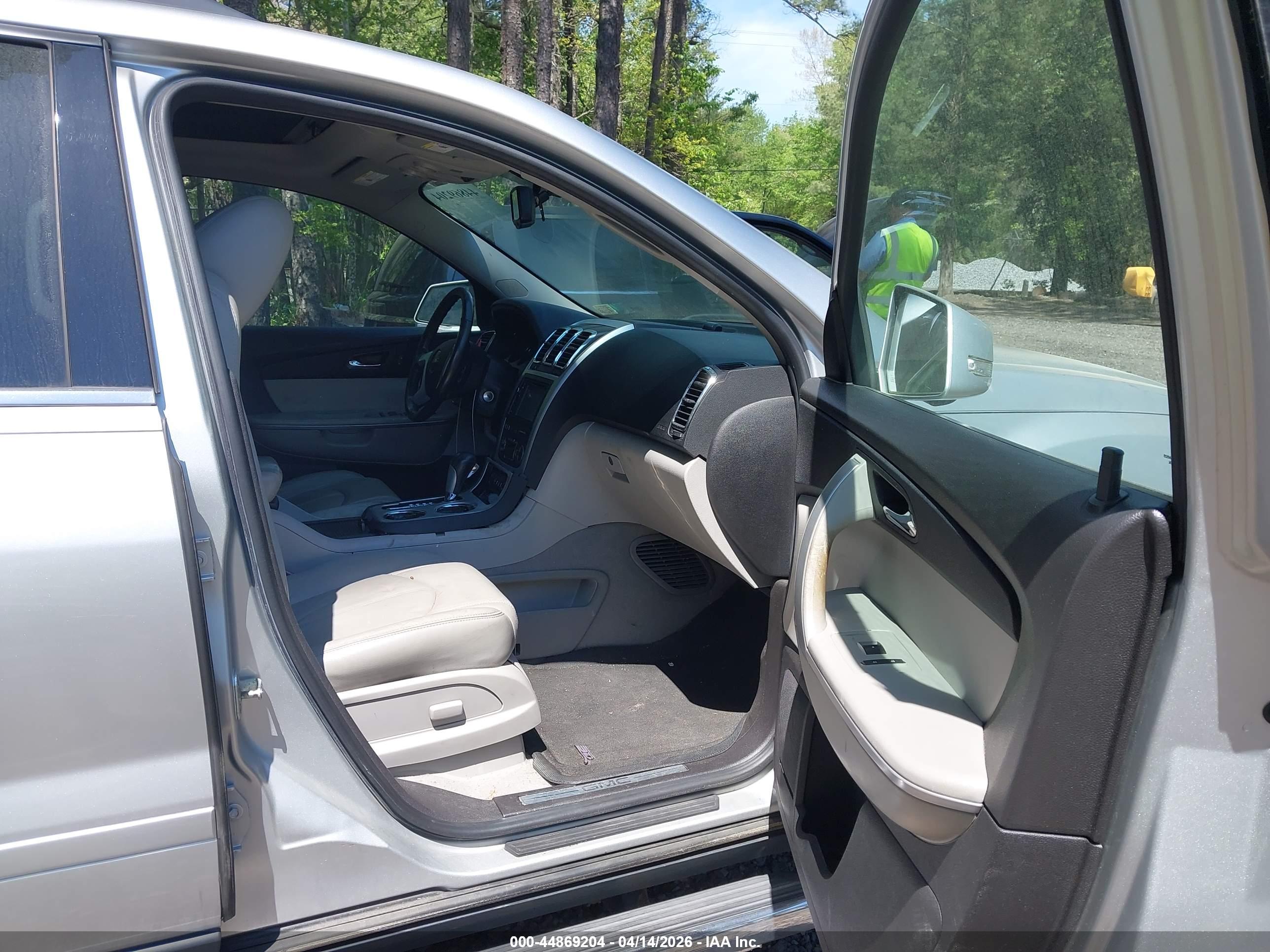 GMC ACADIA image 5