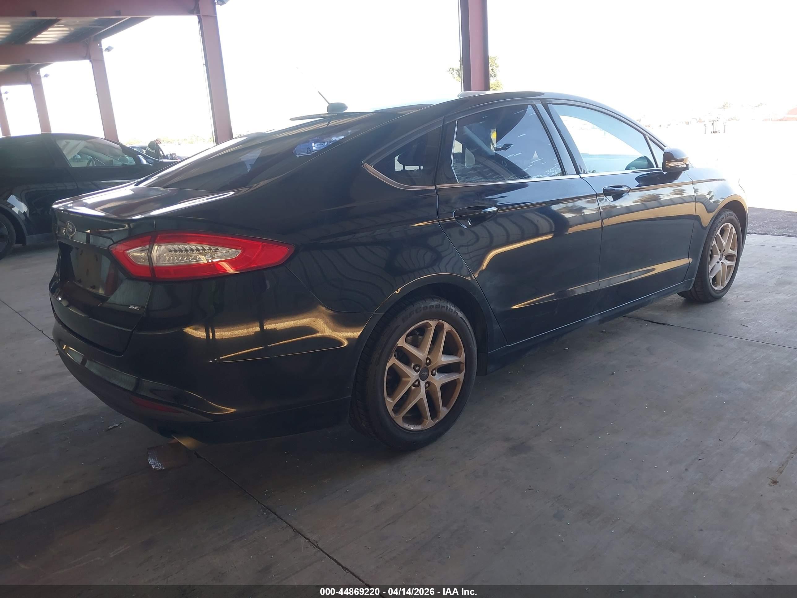 FORD FUSION image 4