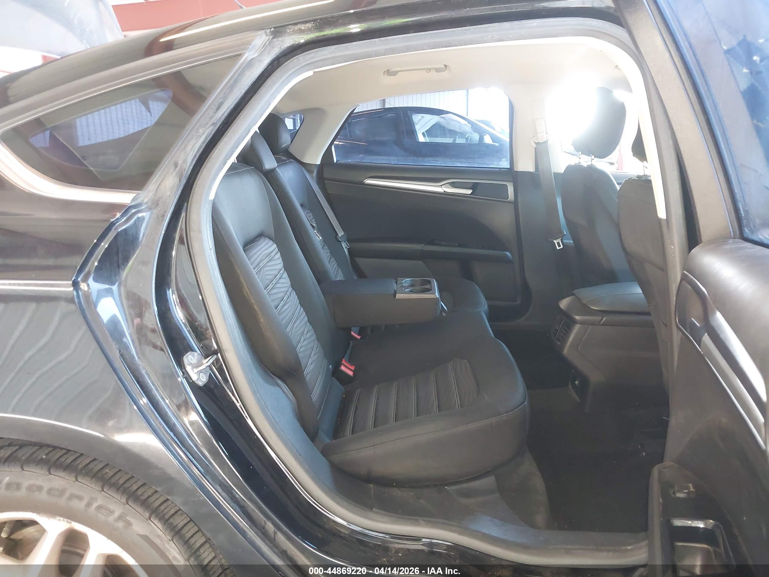 FORD FUSION image 8