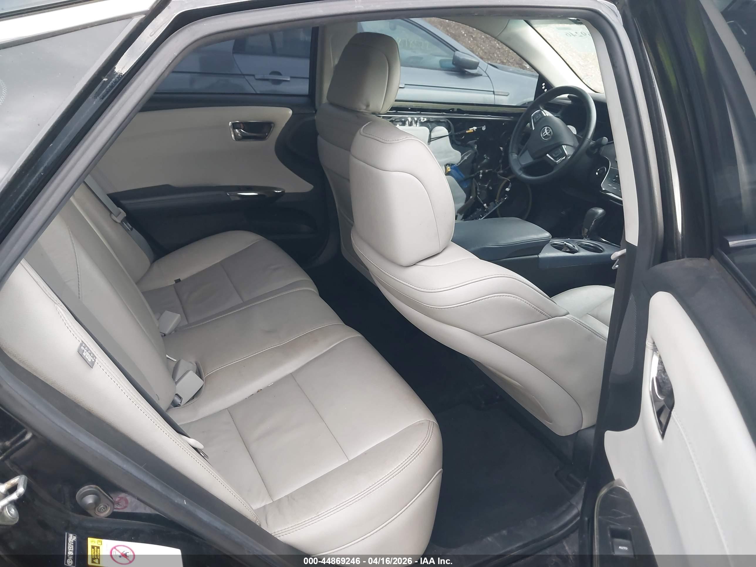 TOYOTA AVALON image 8