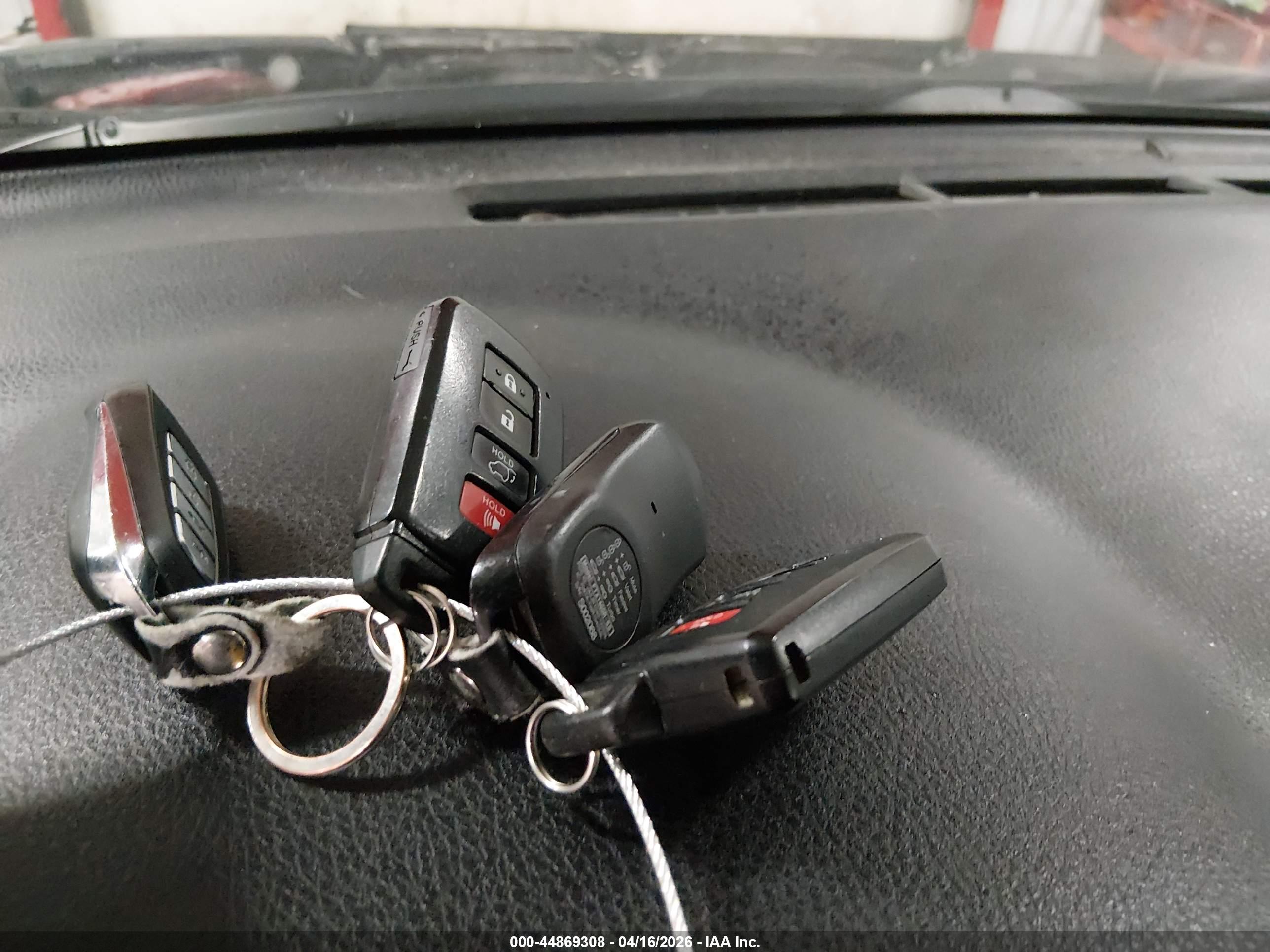 TOYOTA RAV4 image 11