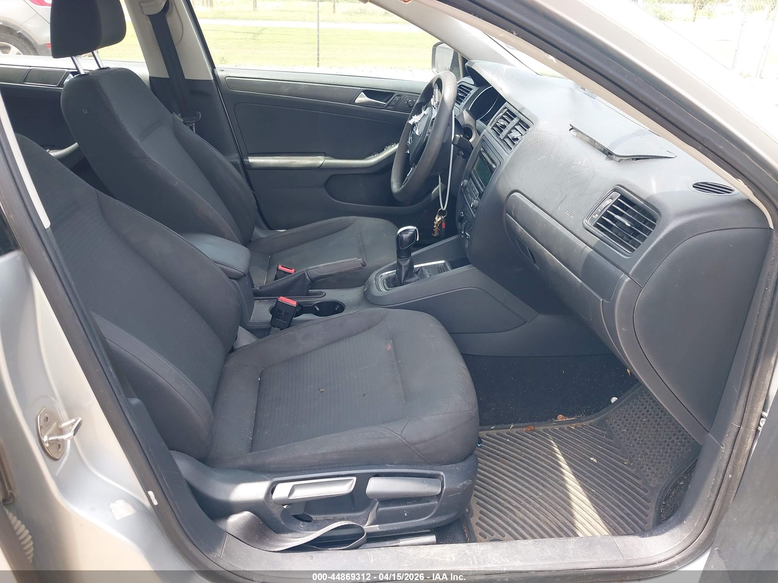 VOLKSWAGEN JETTA image 5