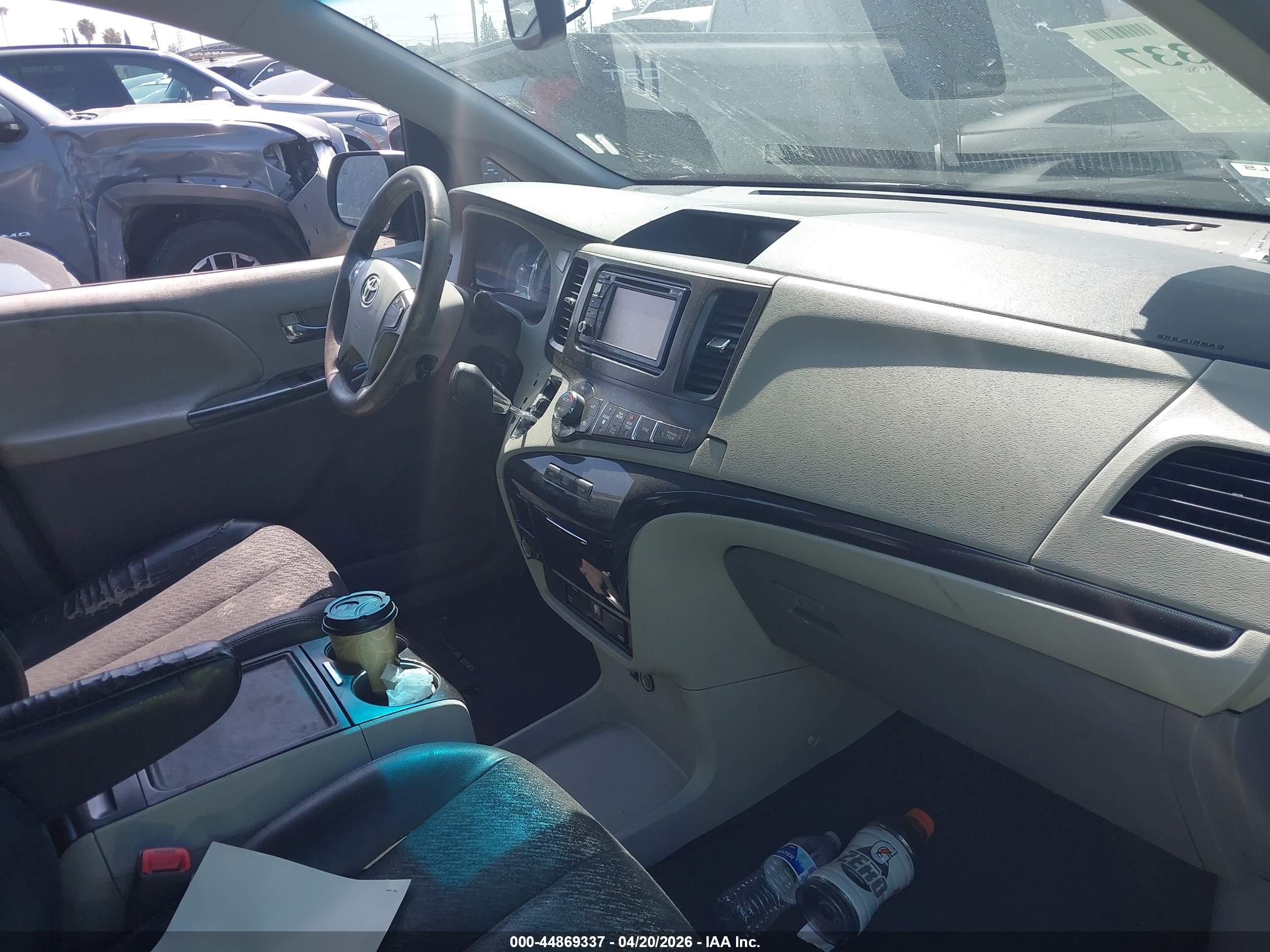 TOYOTA SIENNA image 5