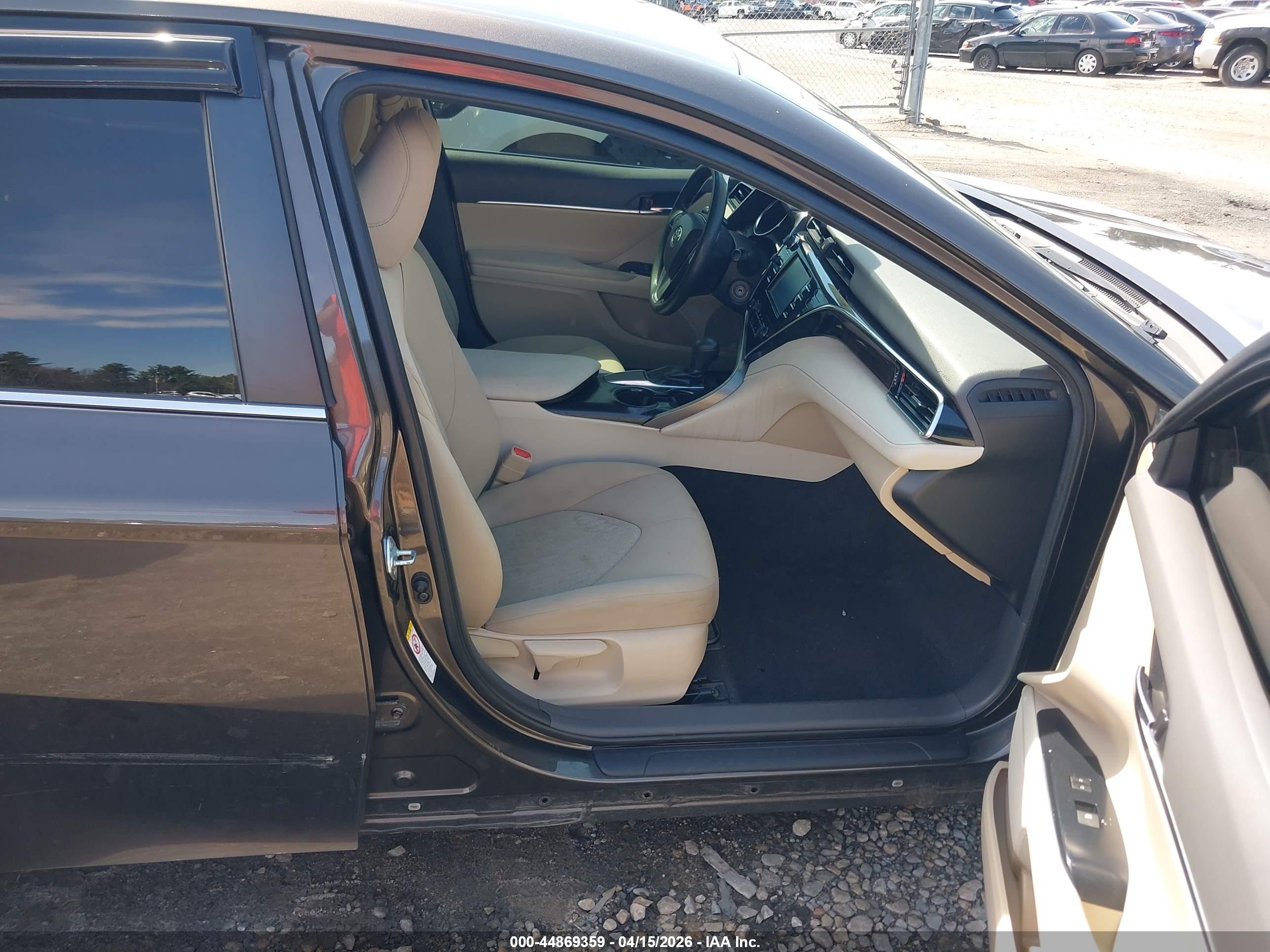 TOYOTA CAMRY image 5