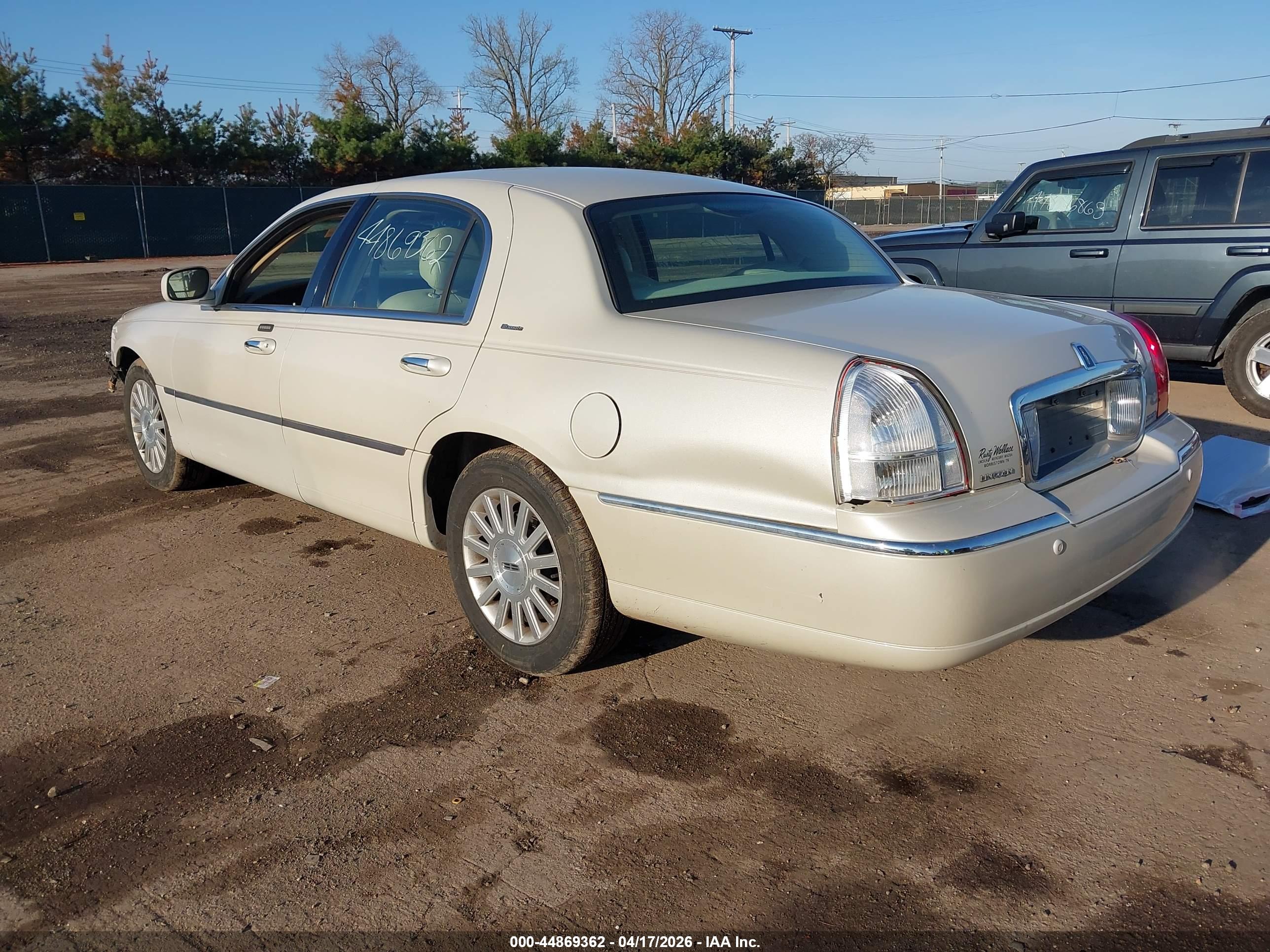 LINCOLN TOWN image 3