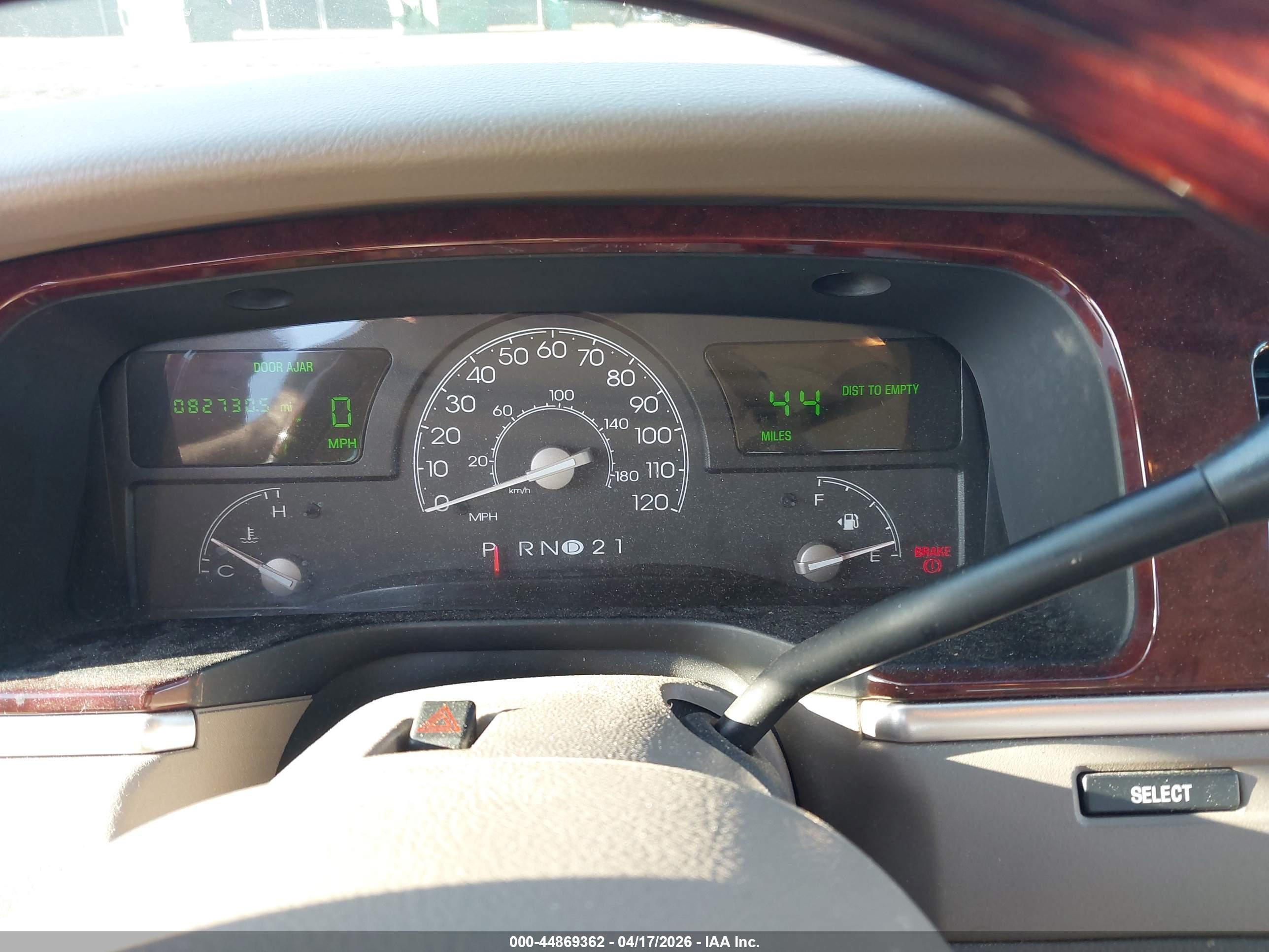 LINCOLN TOWN image 7