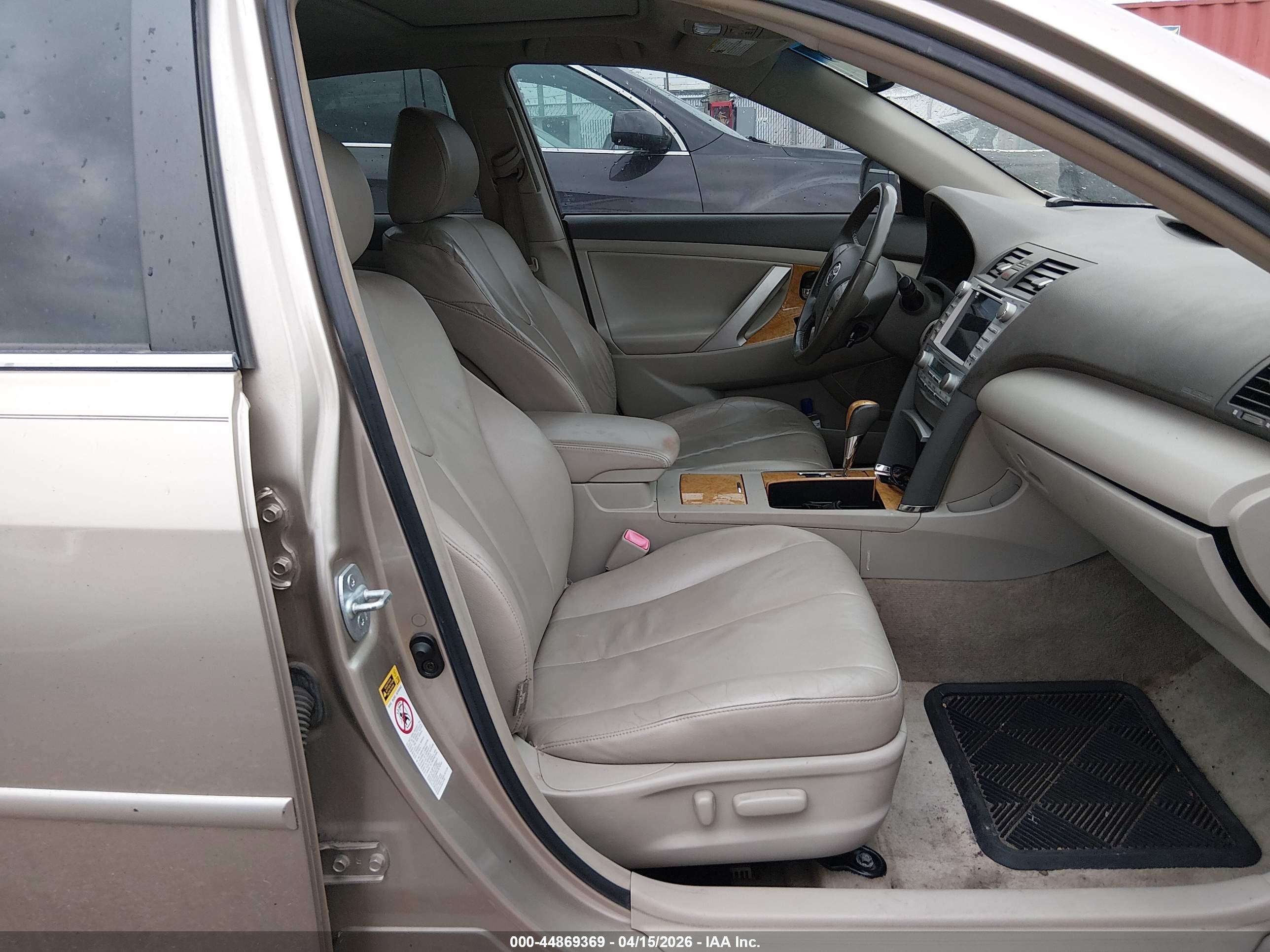 TOYOTA CAMRY image 5