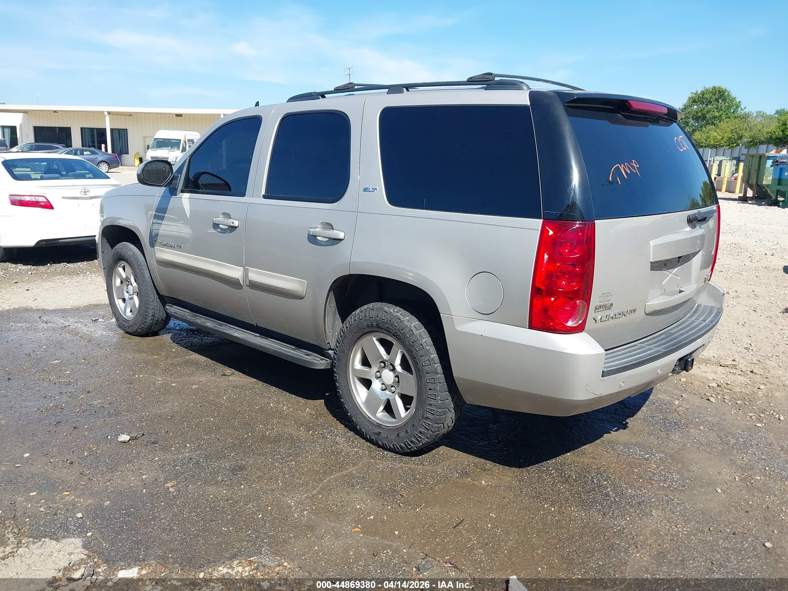 GMC YUKON image 3