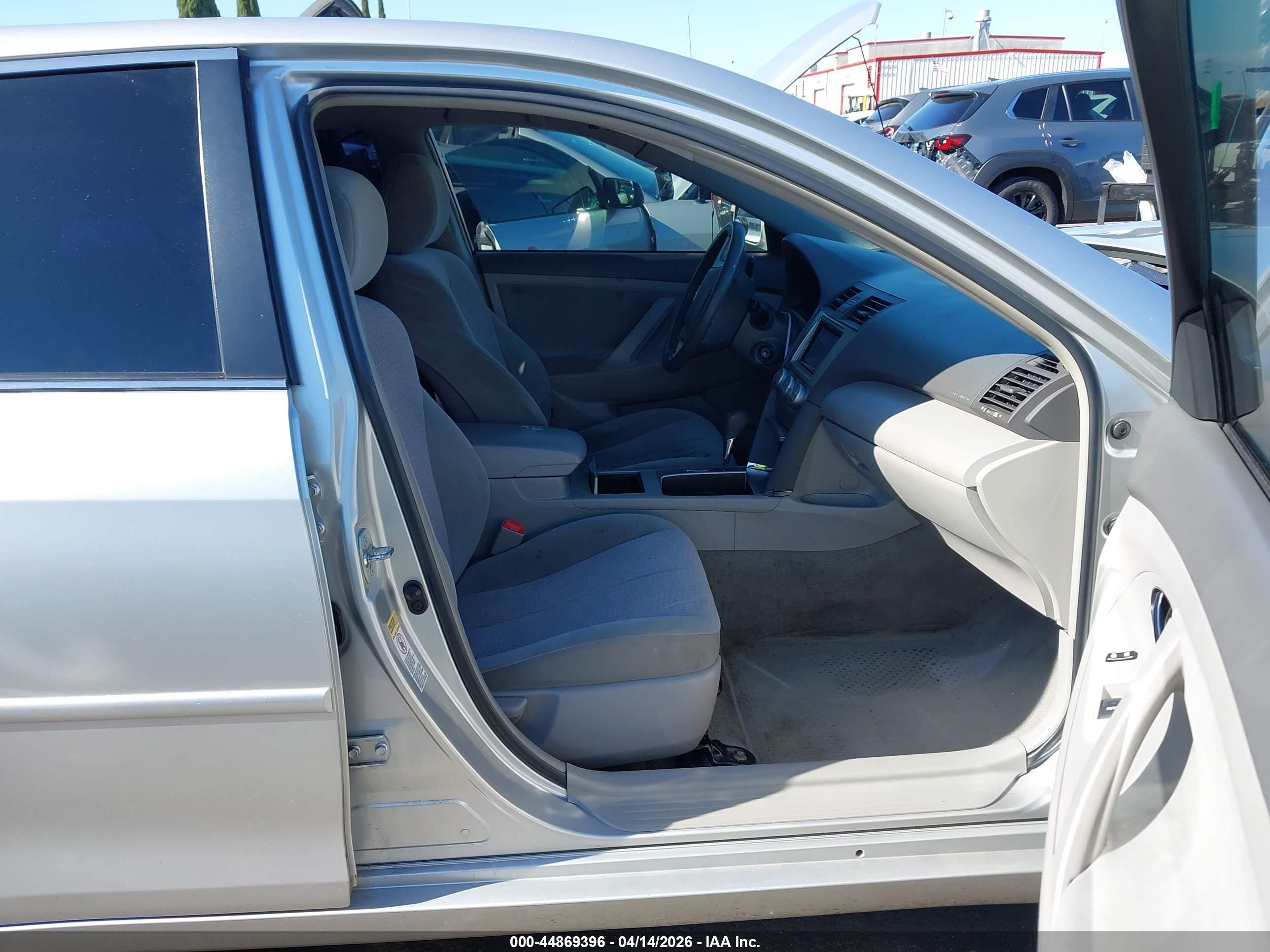 TOYOTA CAMRY image 5