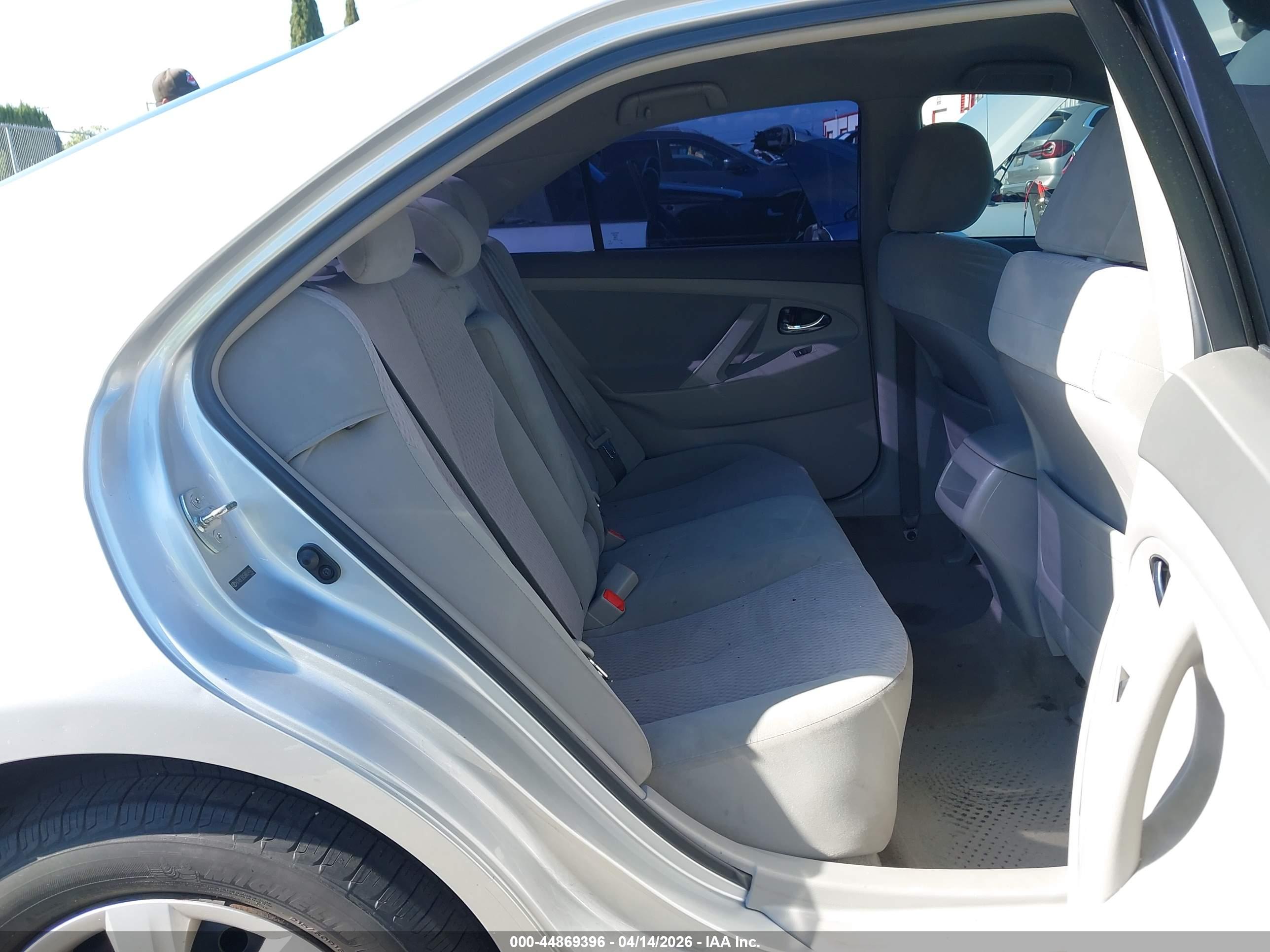 TOYOTA CAMRY image 8