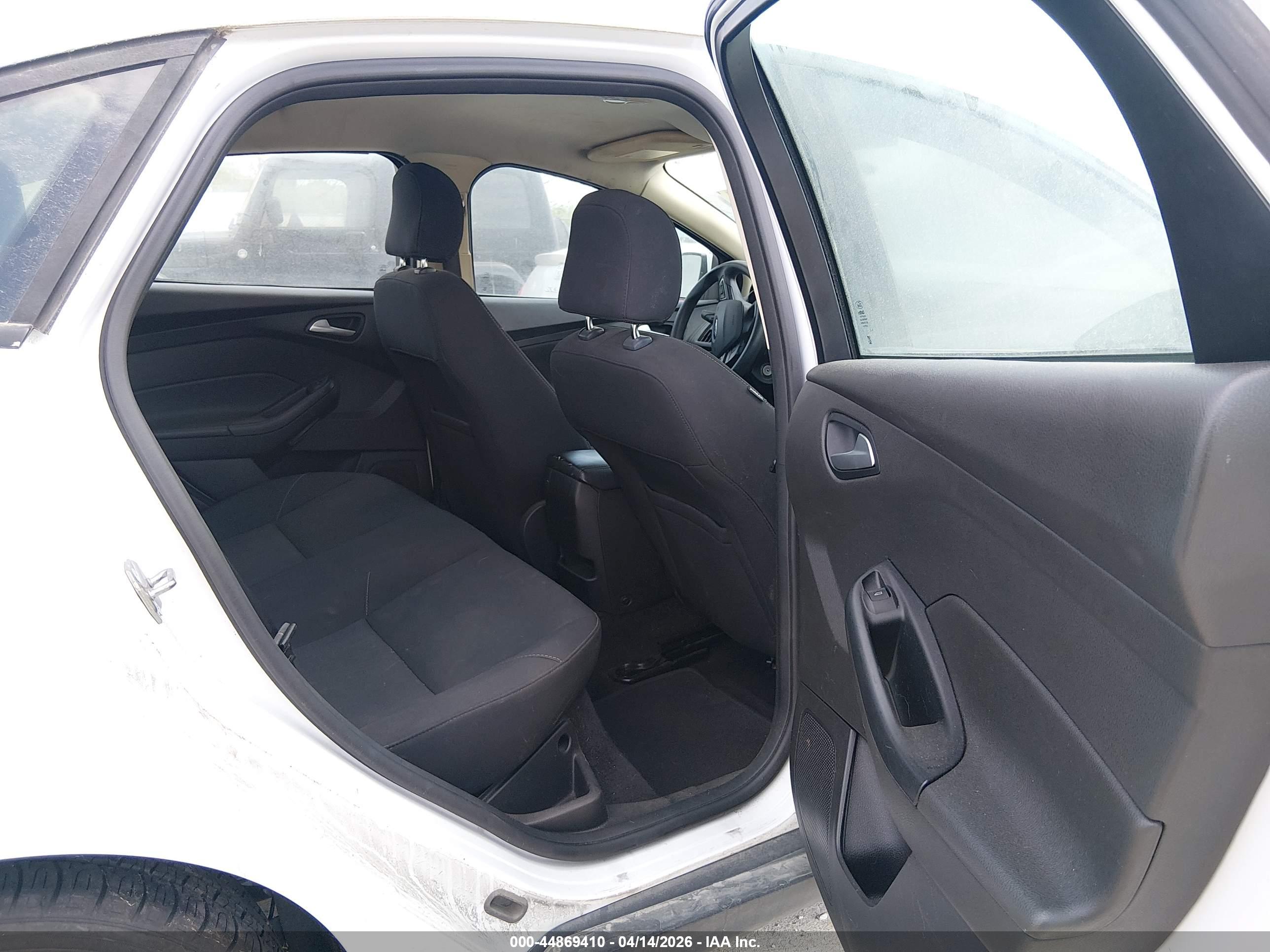 FORD FOCUS image 8