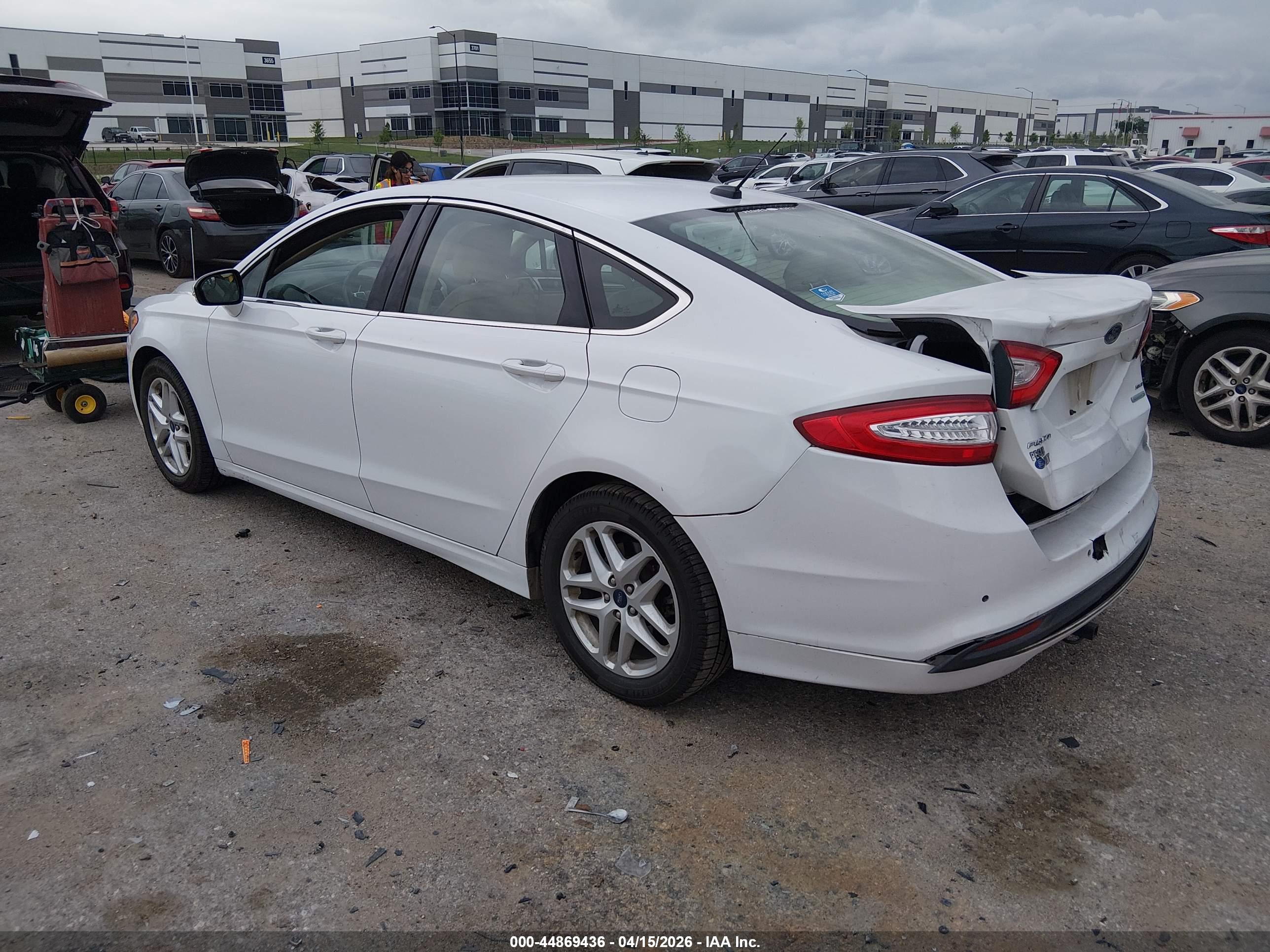 FORD FUSION image 3