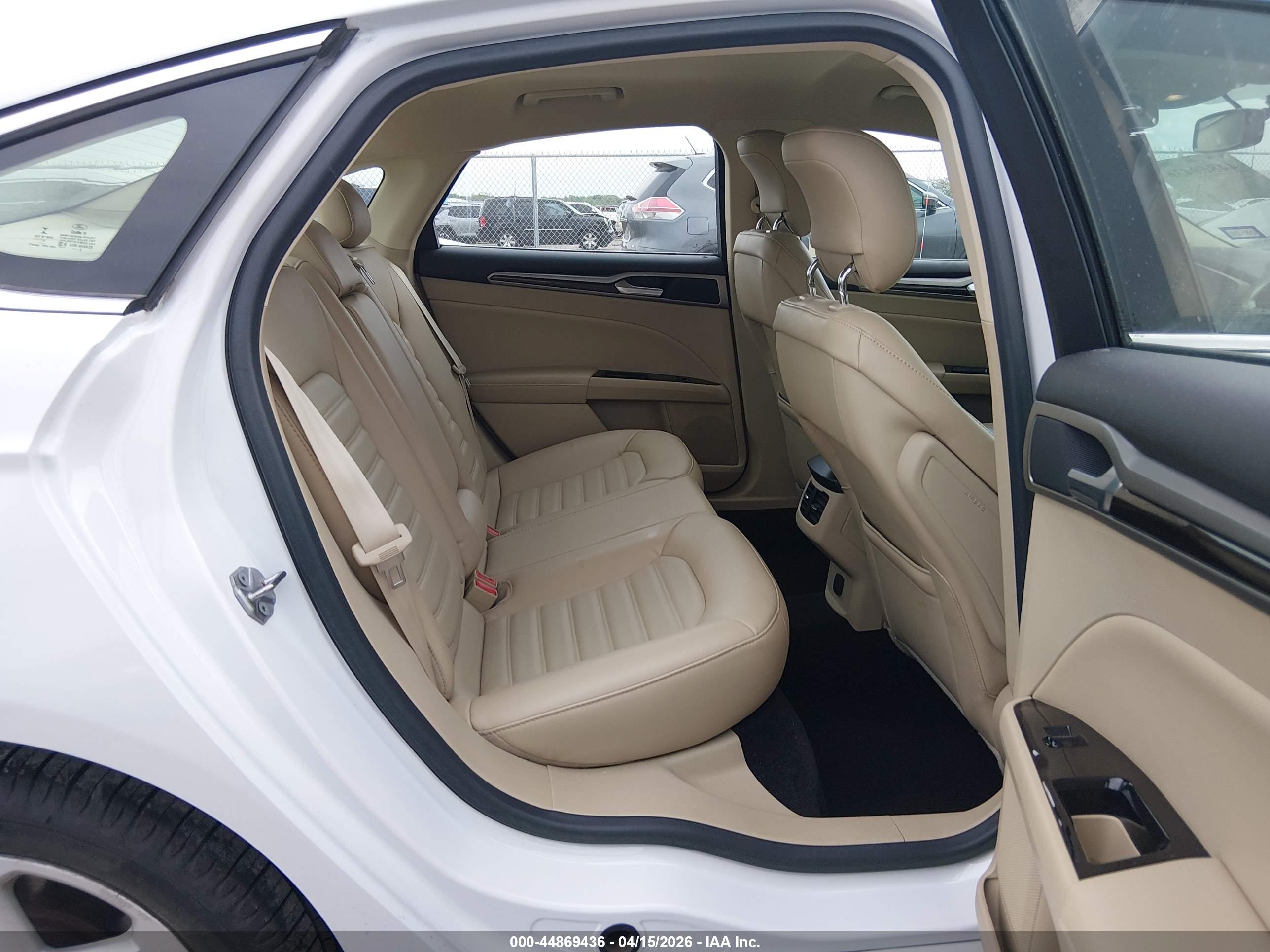 FORD FUSION image 8