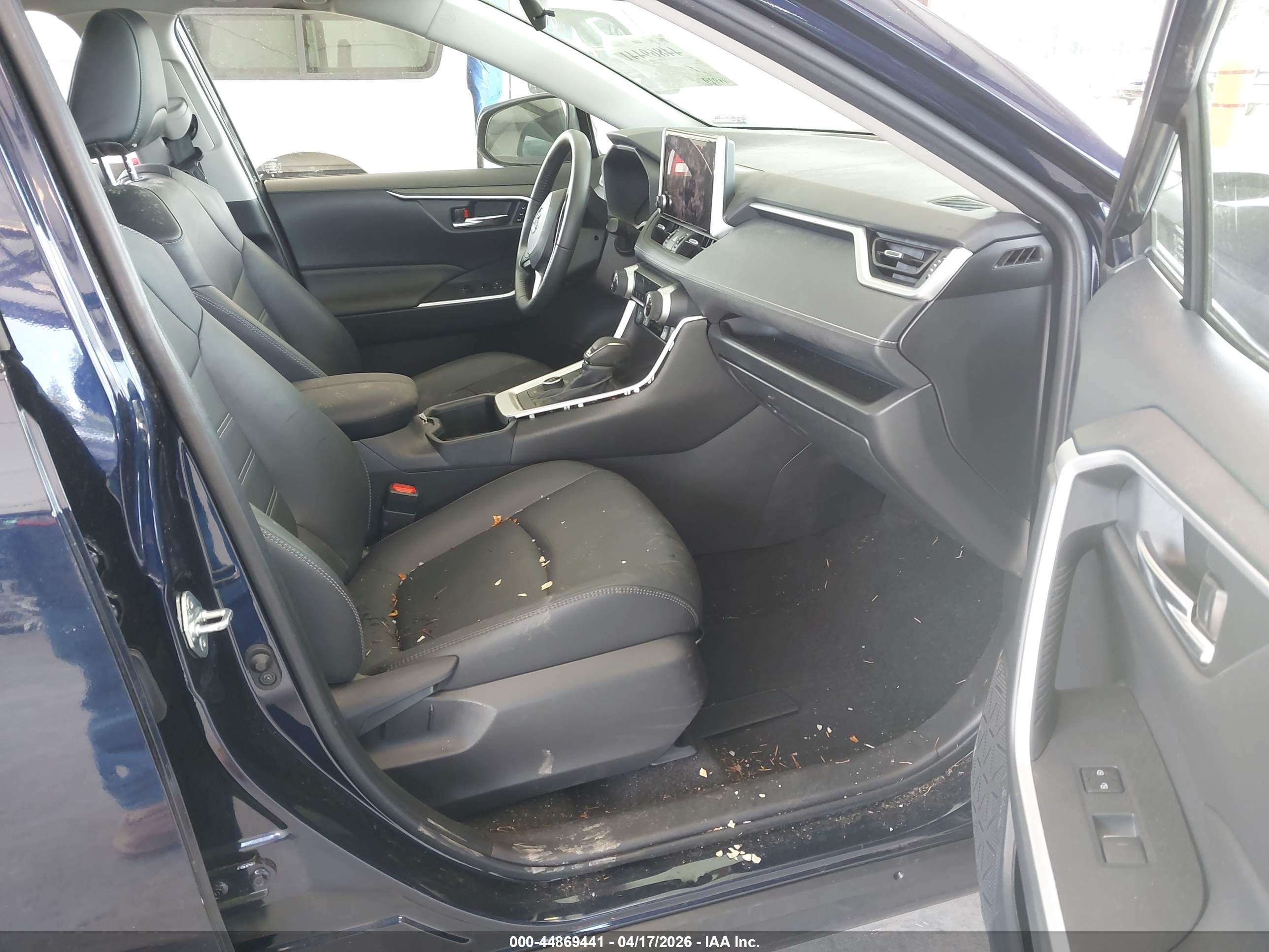 TOYOTA RAV4 image 5