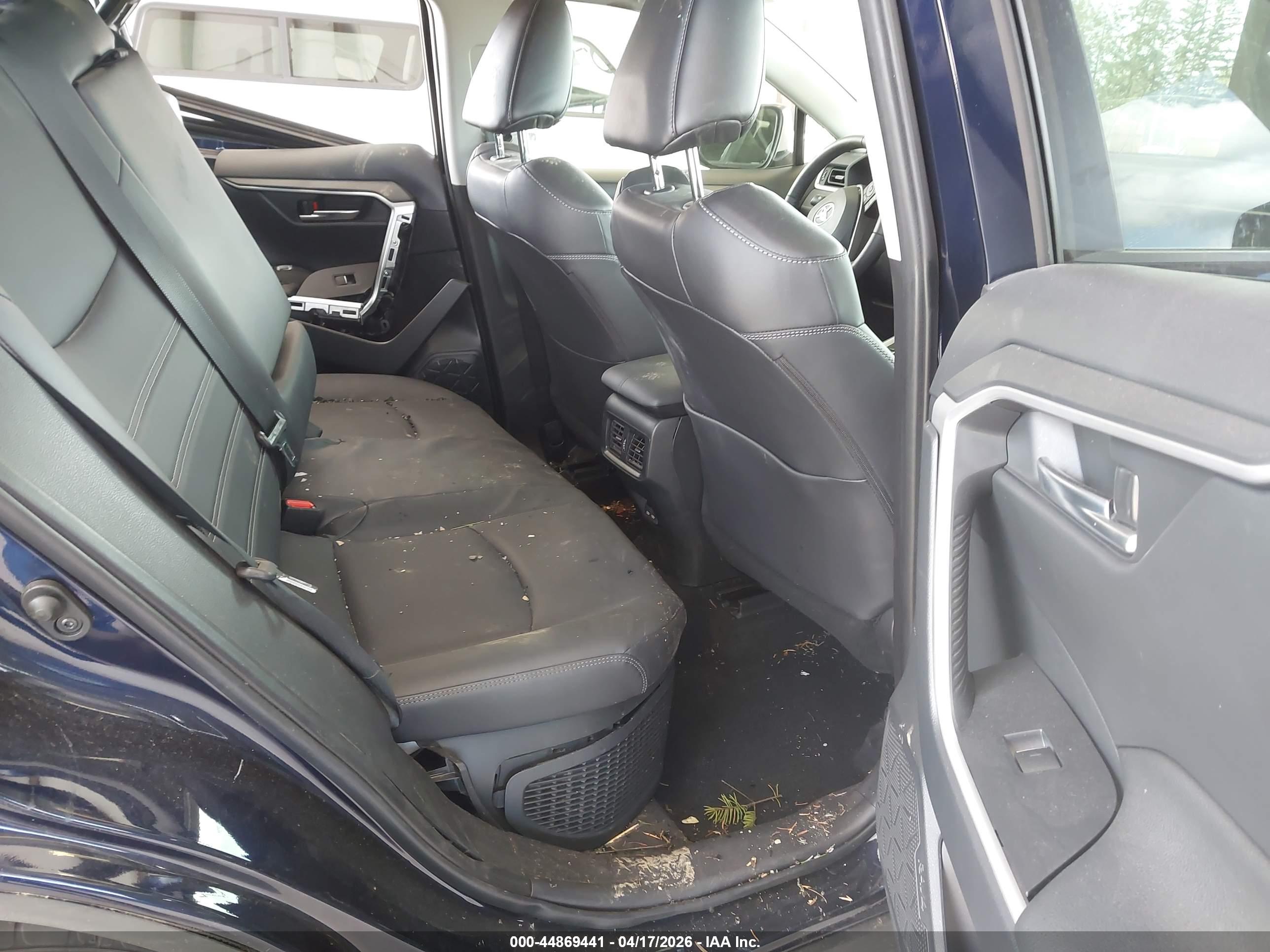 TOYOTA RAV4 image 8