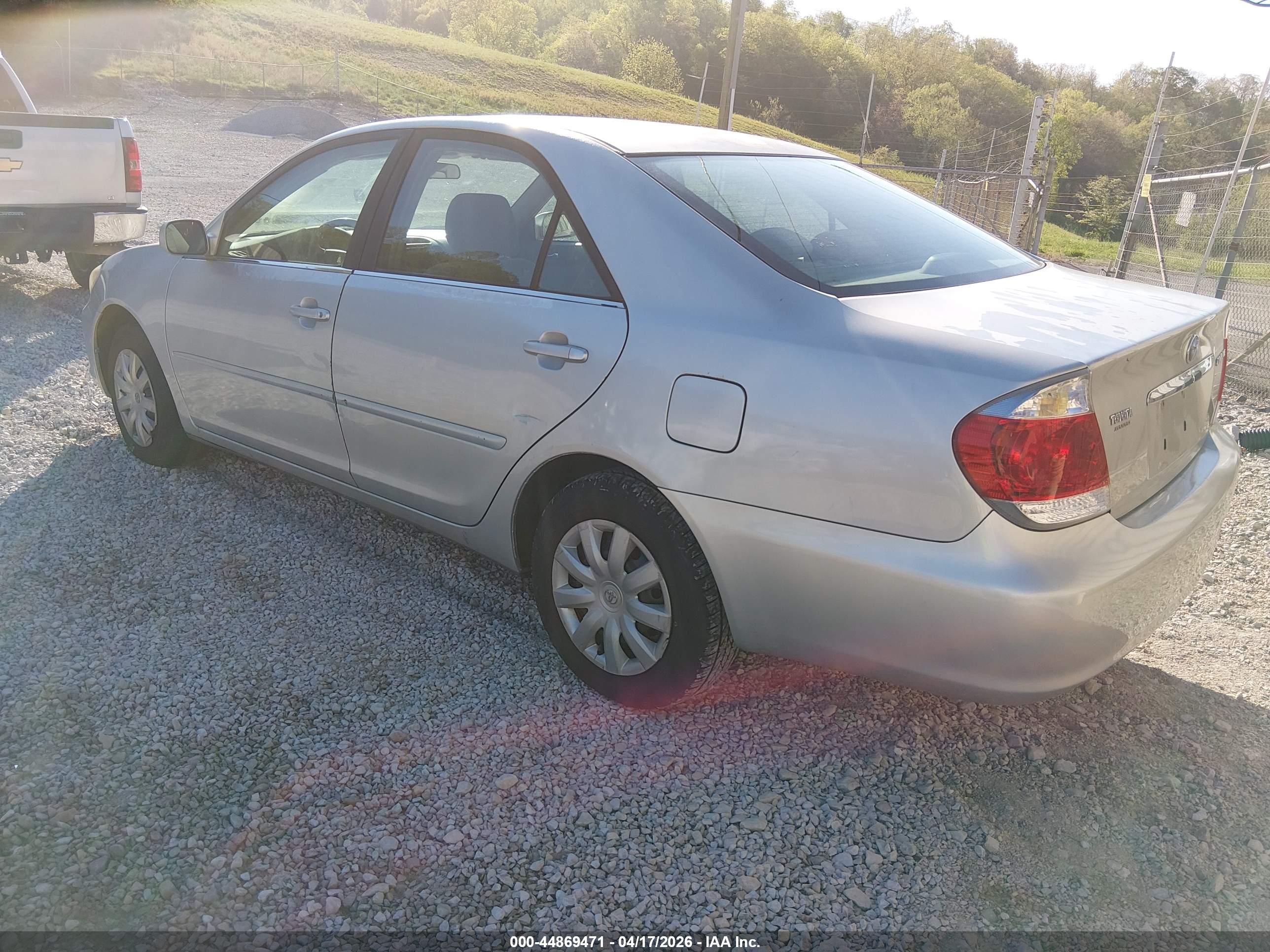 TOYOTA CAMRY image 3