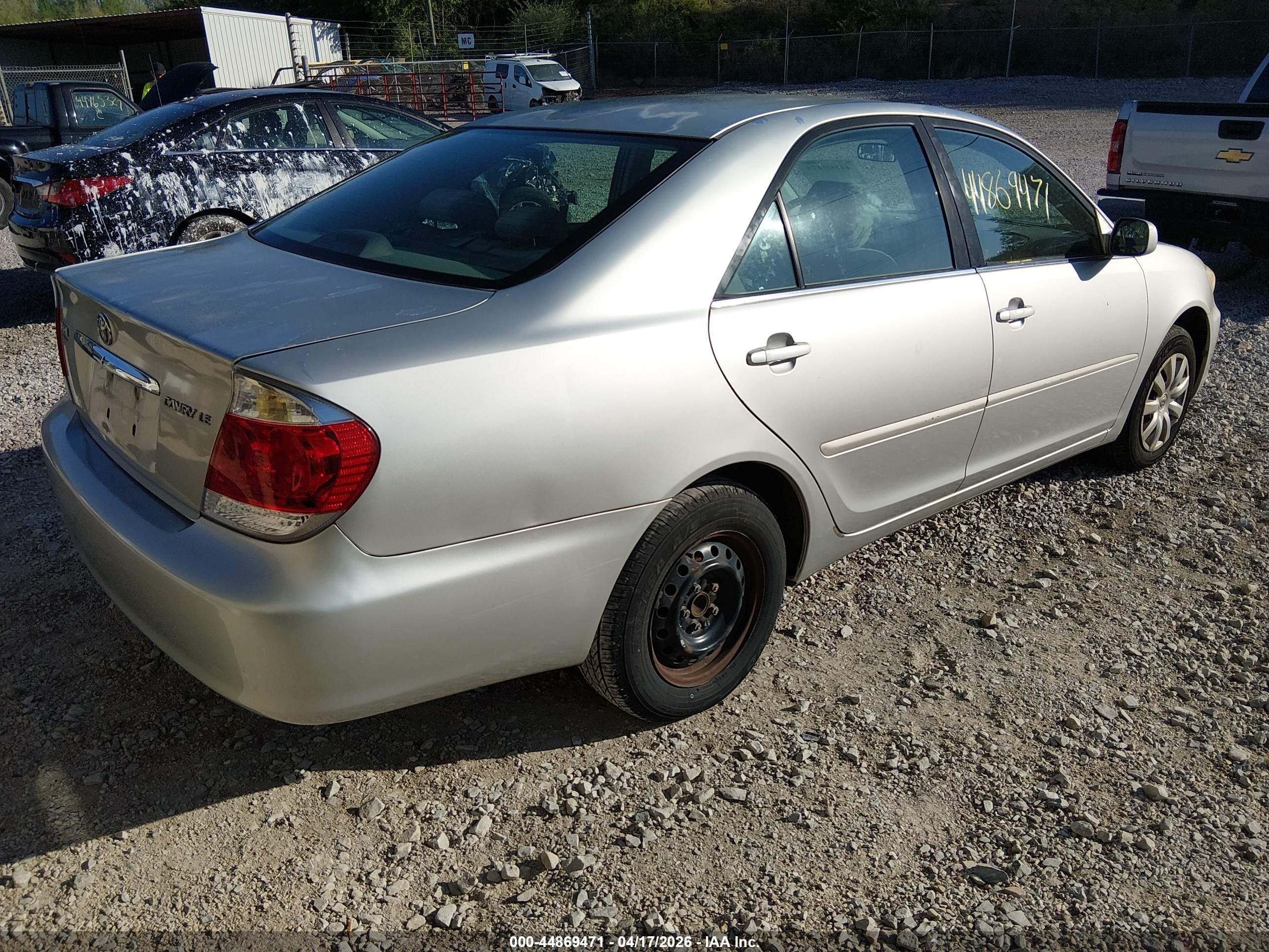 TOYOTA CAMRY image 4