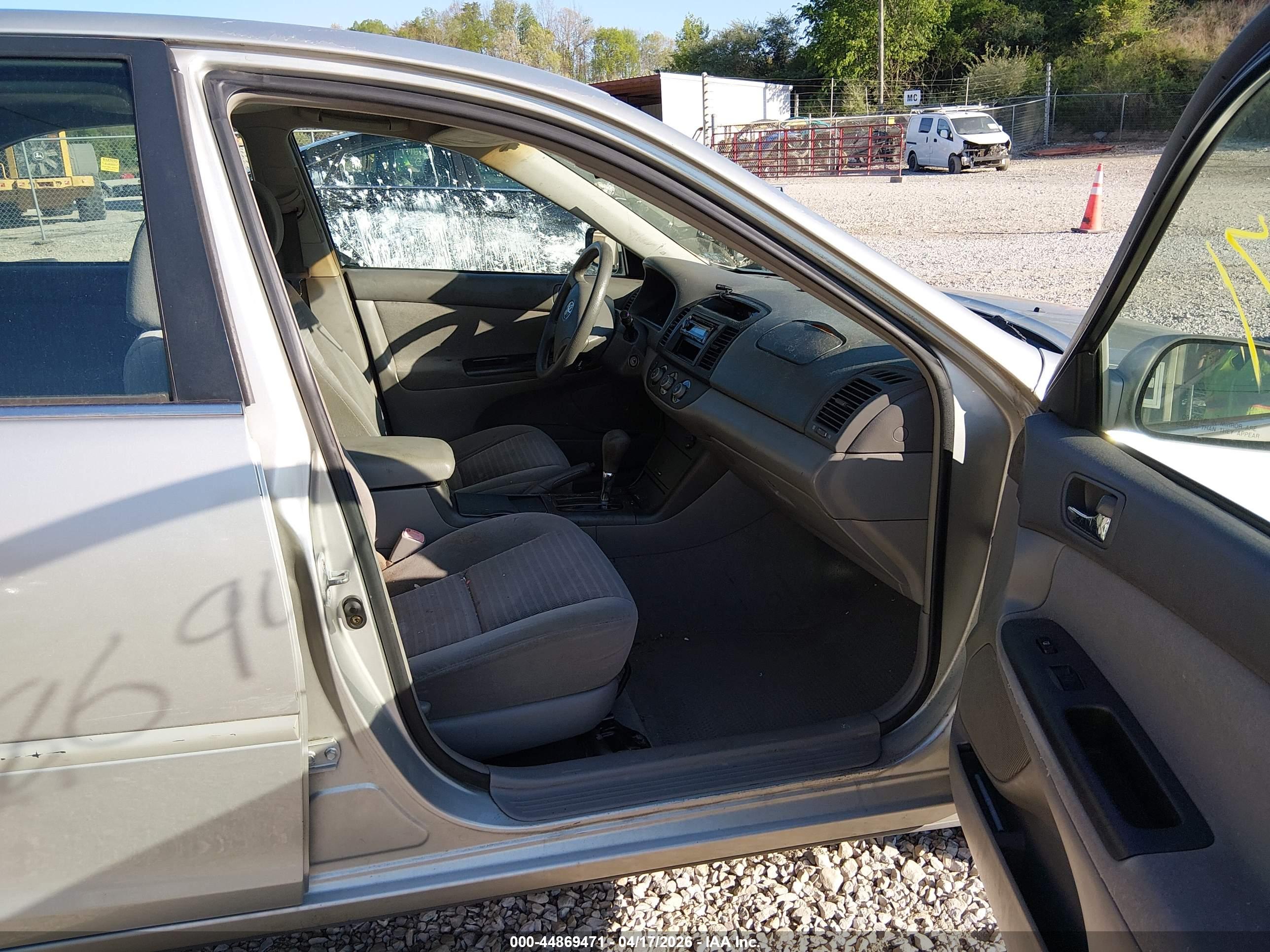 TOYOTA CAMRY image 5