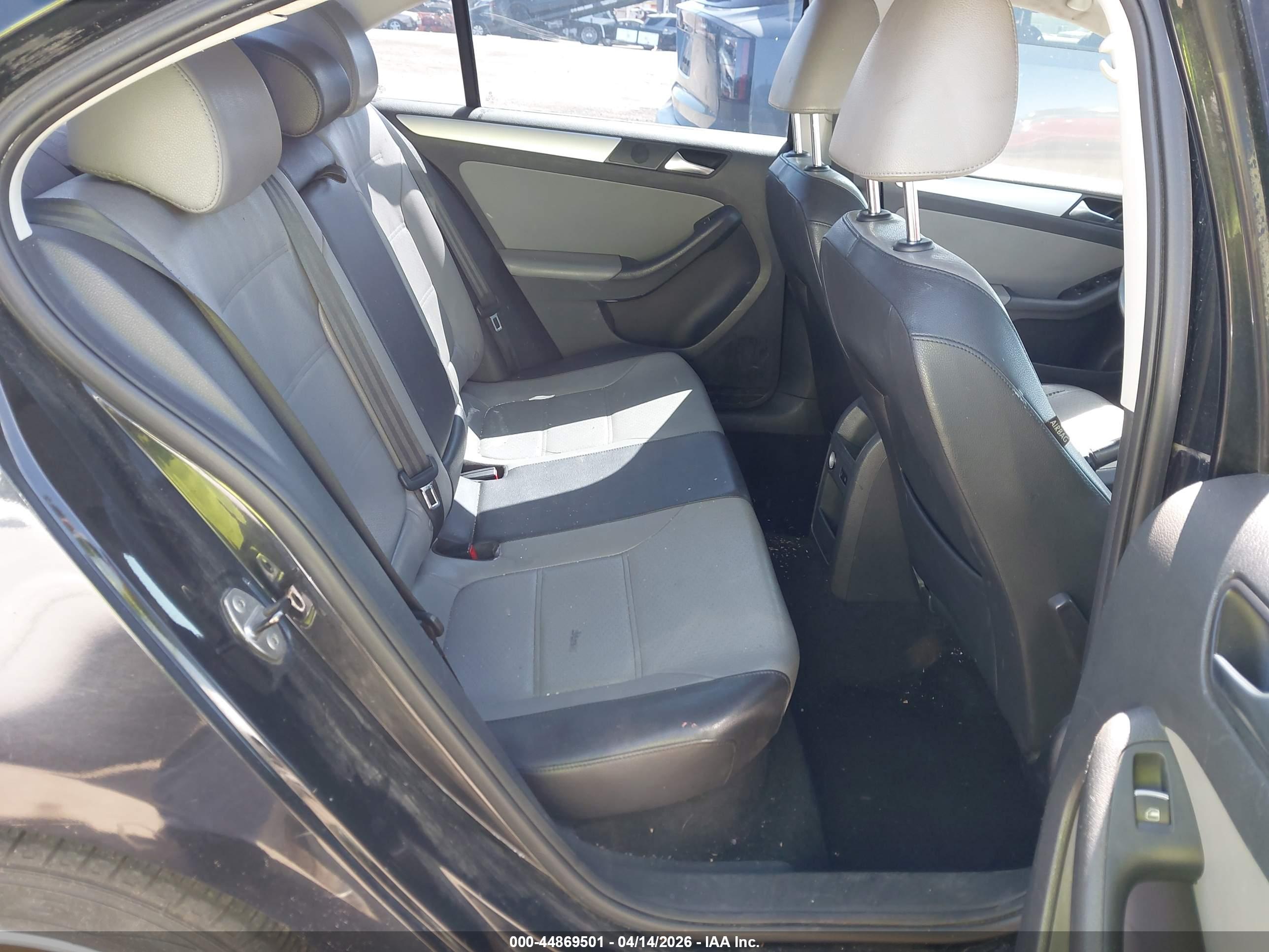 VOLKSWAGEN JETTA image 8