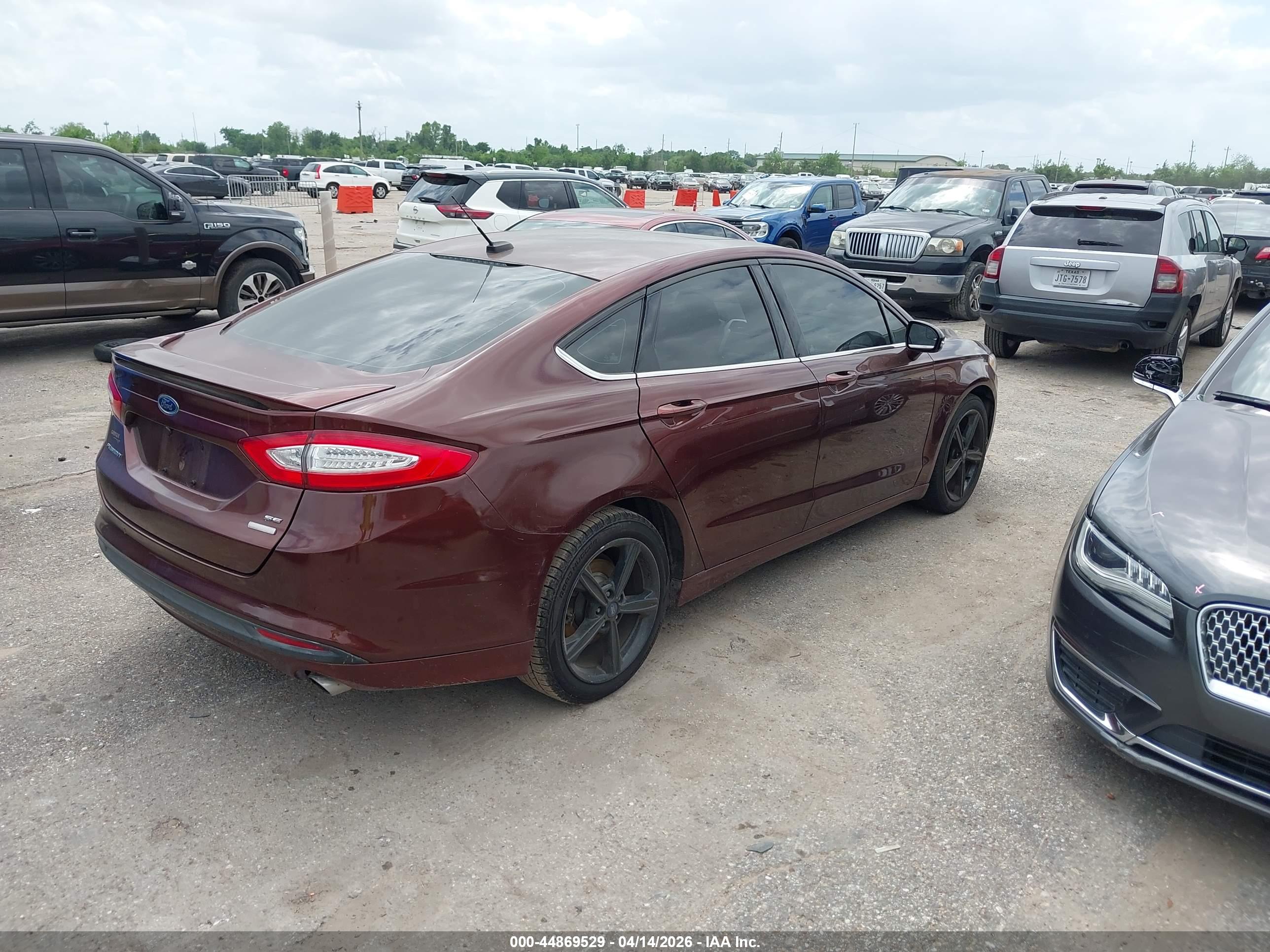 FORD FUSION image 4
