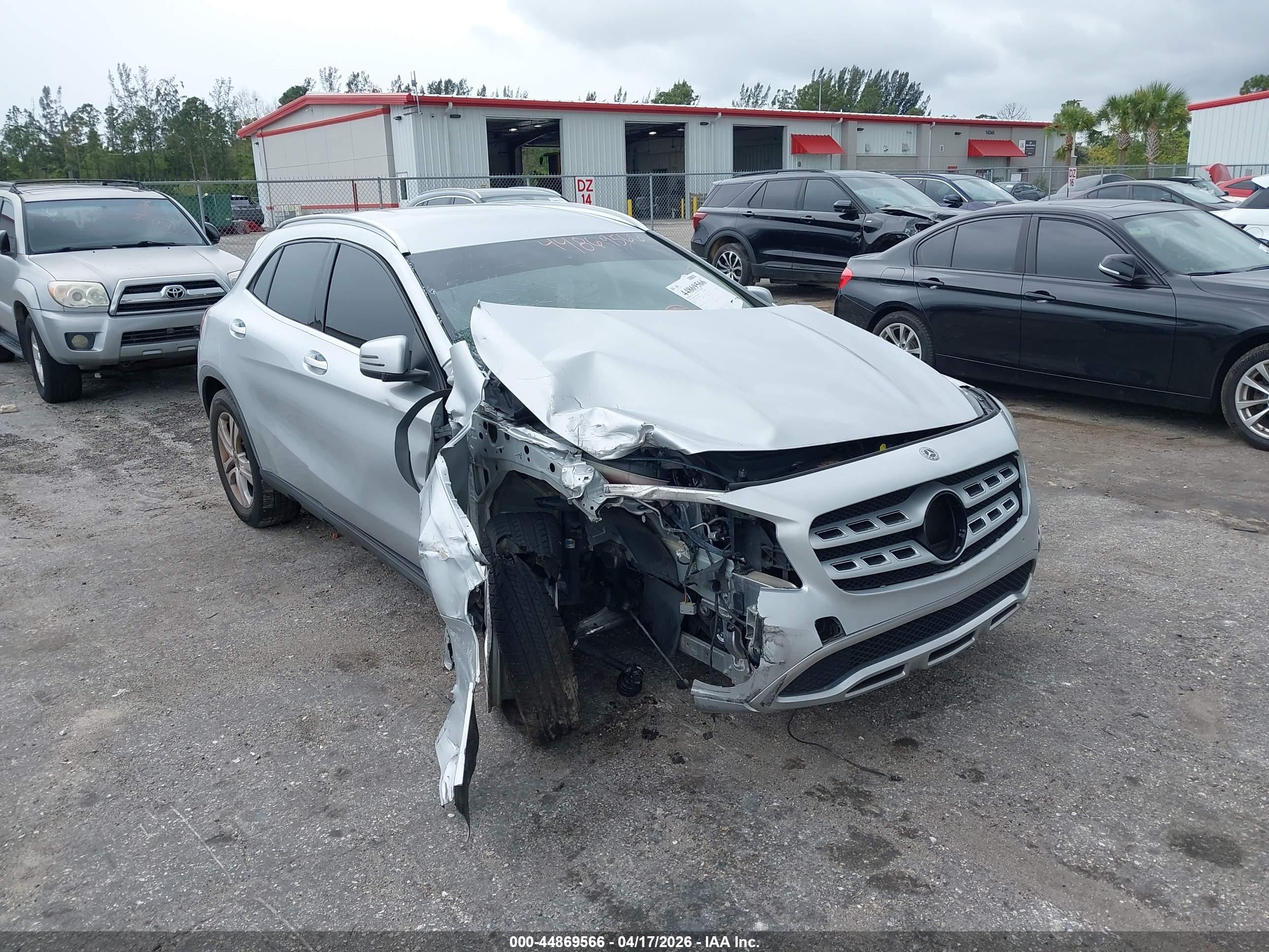 MERCEDES-BENZ GLA image 6