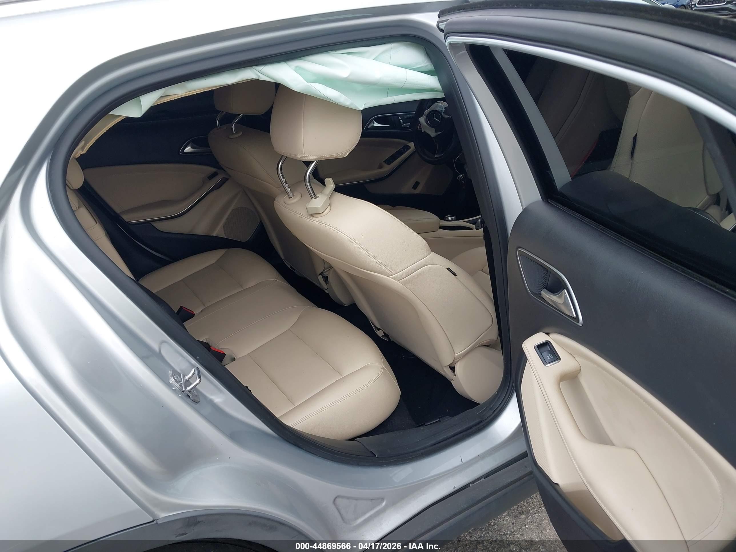 MERCEDES-BENZ GLA image 8