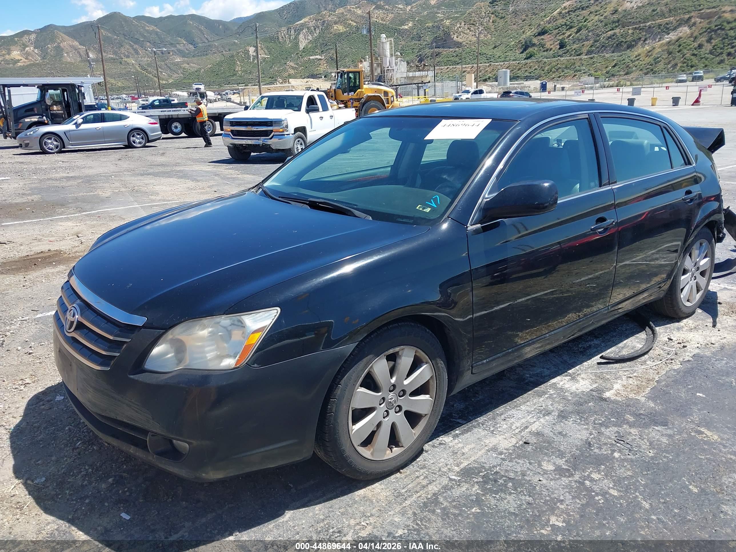 TOYOTA AVALON image 2