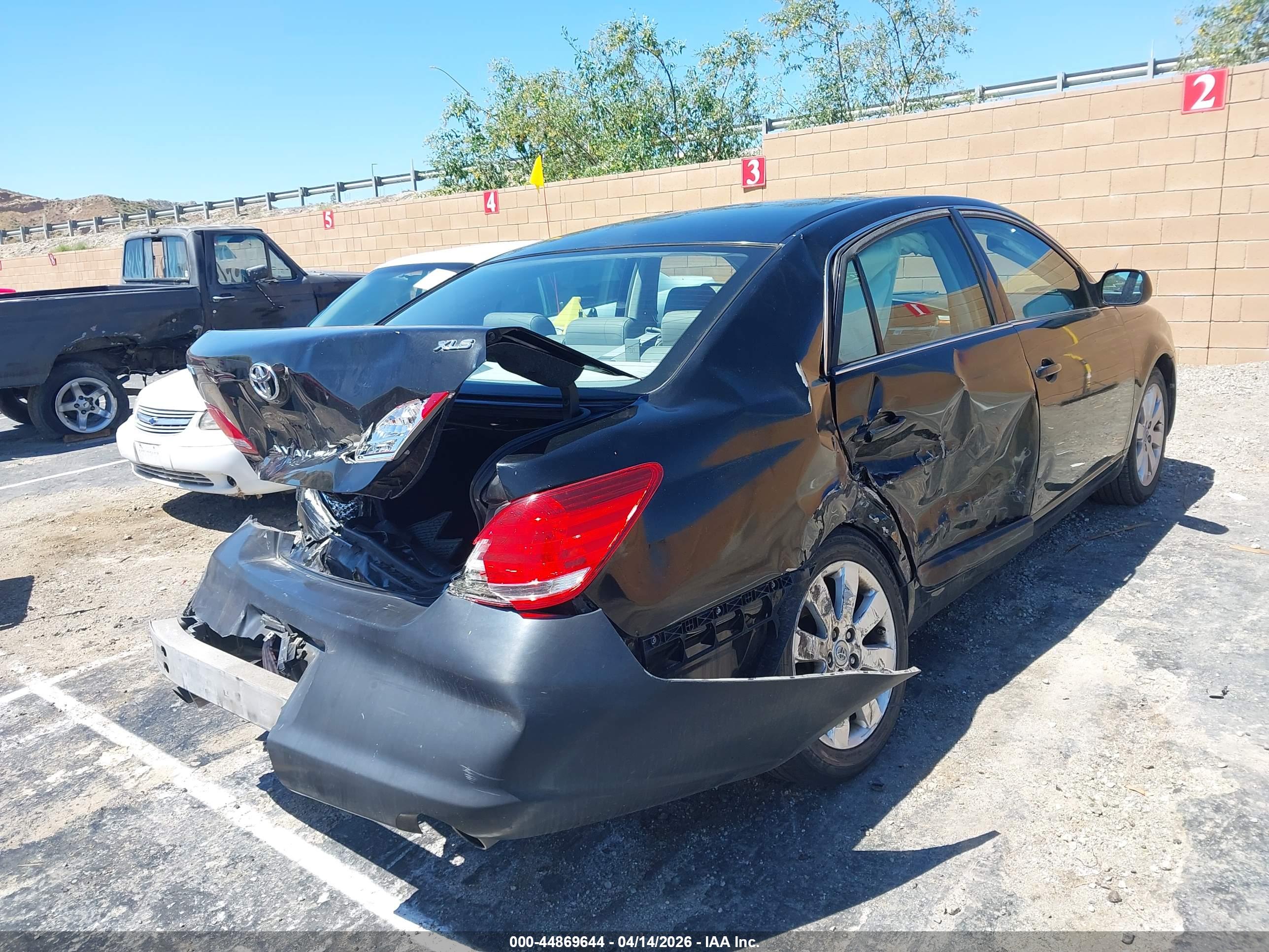 TOYOTA AVALON image 4