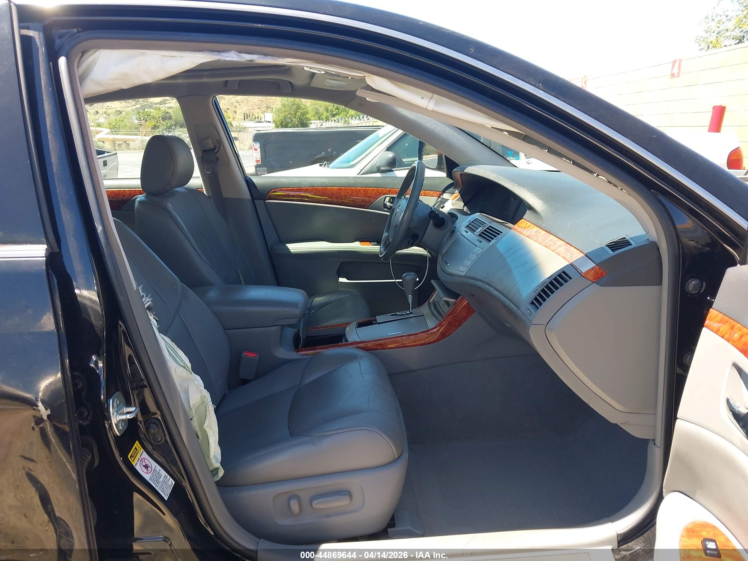 TOYOTA AVALON image 5
