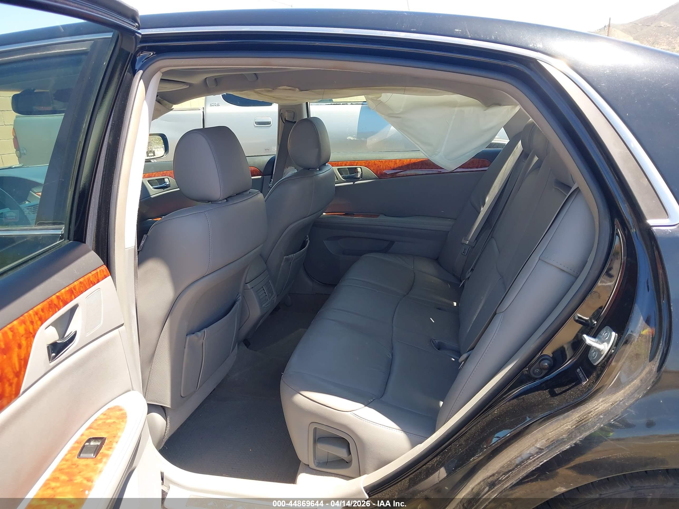 TOYOTA AVALON image 8