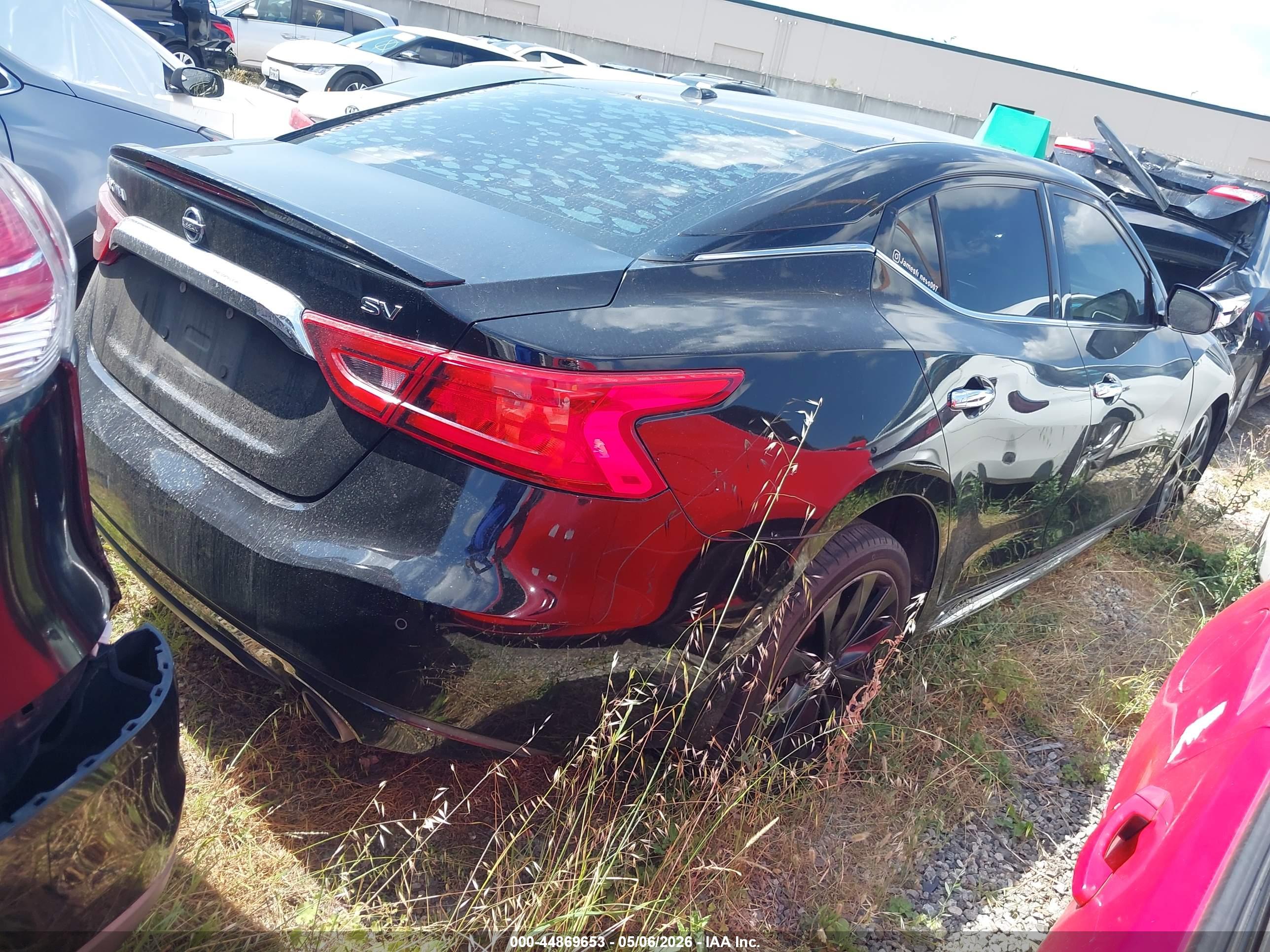 NISSAN MAXIMA image 4