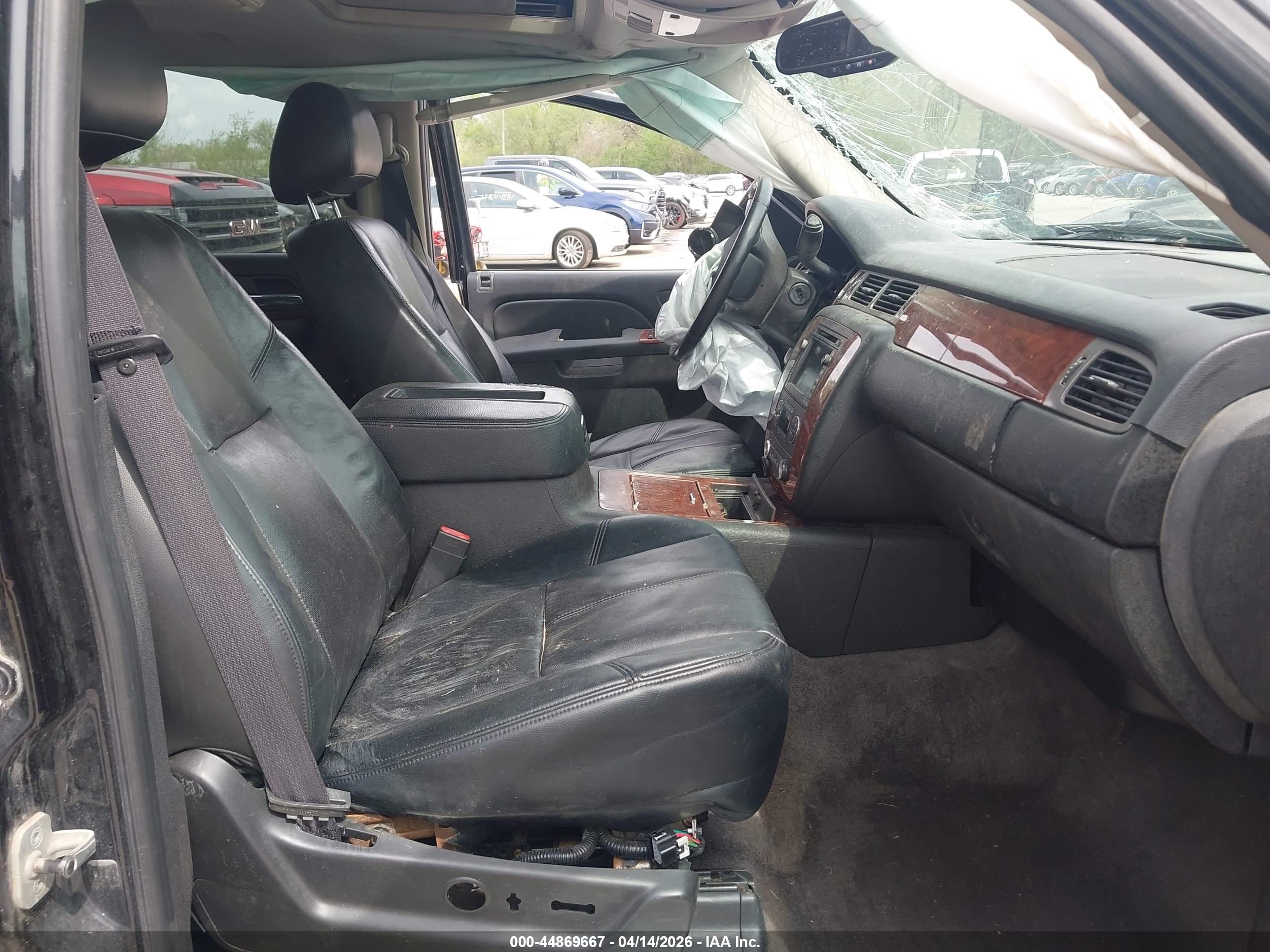 CHEVROLET SUBURBAN image 5