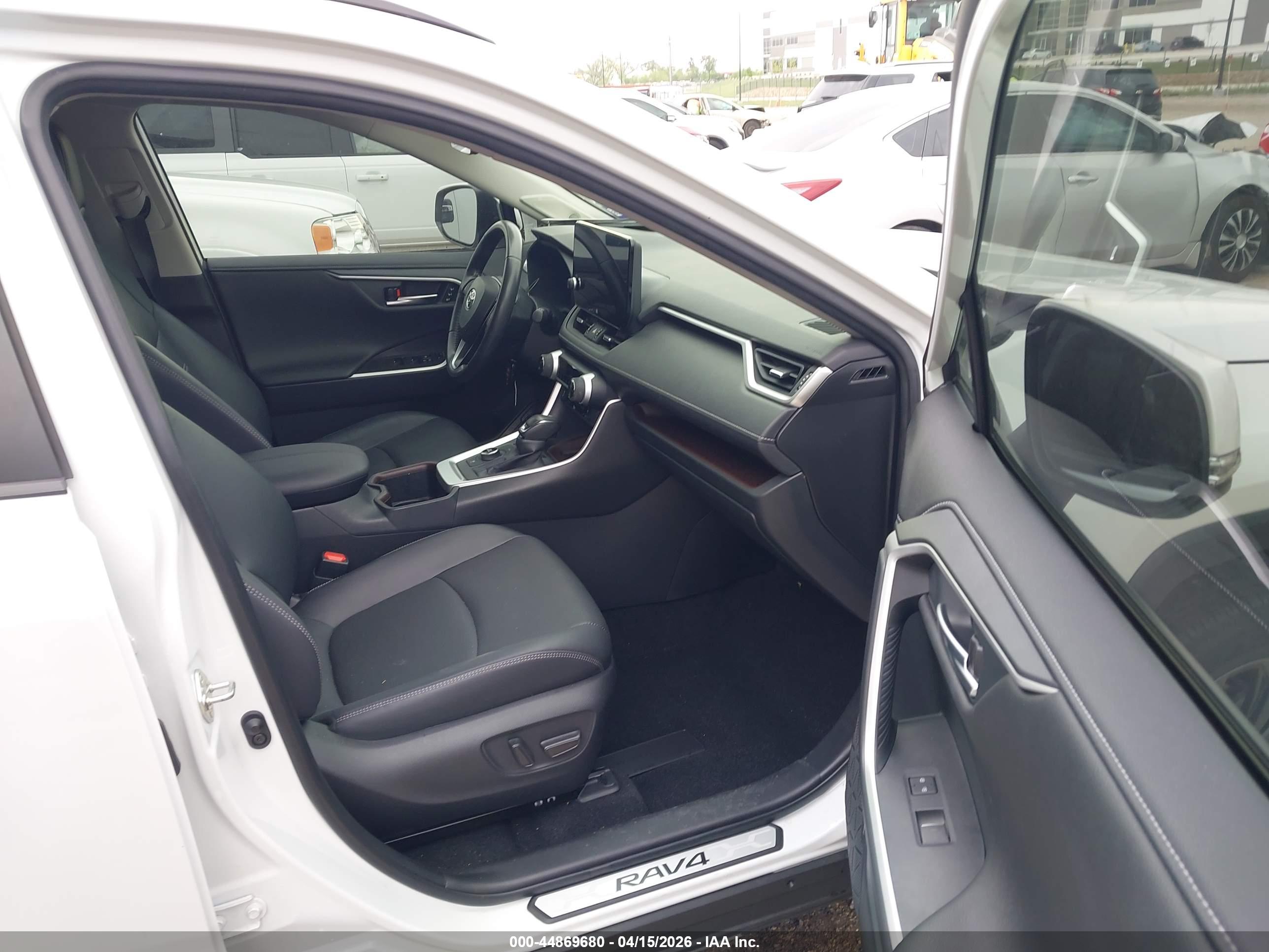 TOYOTA RAV4 image 5