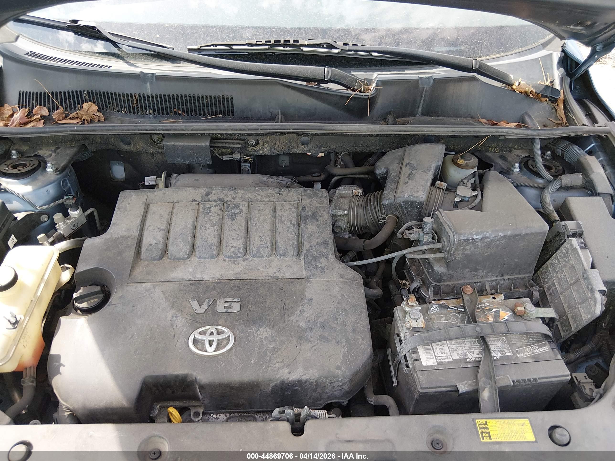 TOYOTA RAV4 image 10